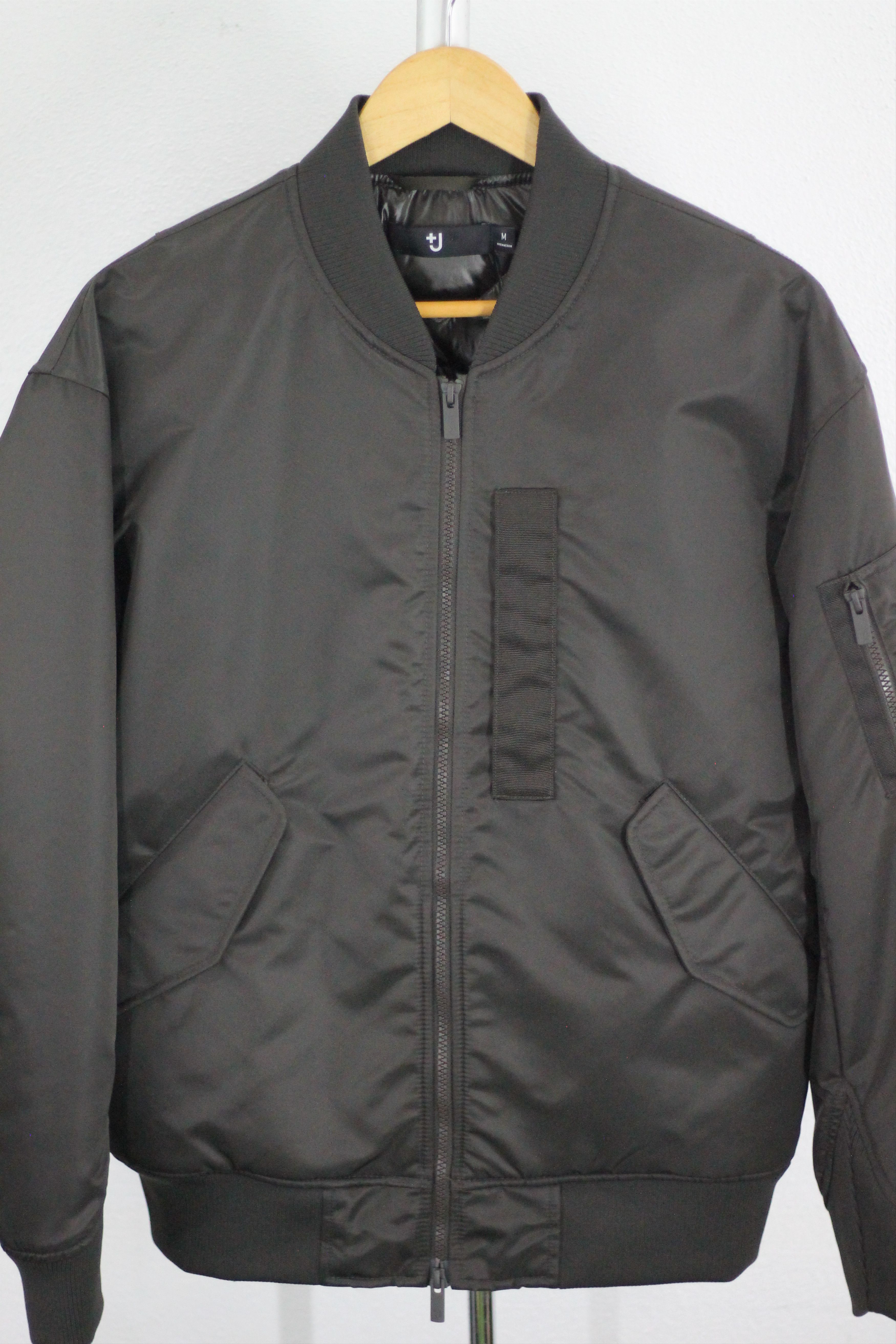 Jil Sander × Uniqlo Jil Sander +J Oversized Bomber Down Jacket Uniqlo. Size US M / EU 48-50 / 2 - 3 Thumbnail