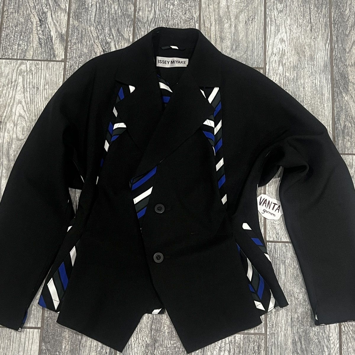 Issey Miyake (1 of 1) ISSEY MIYAKE BLAZER Size 38R - 2 Thumbnail