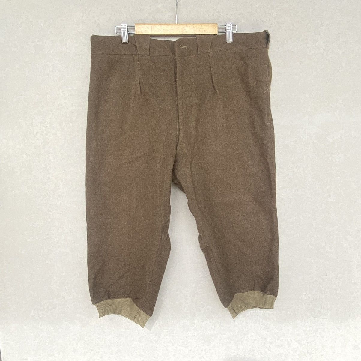 Other Vintage Brown Corduroy Trousers With Elastic W30 L34 Size US 30 / EU 46 - 1 Thumbnail