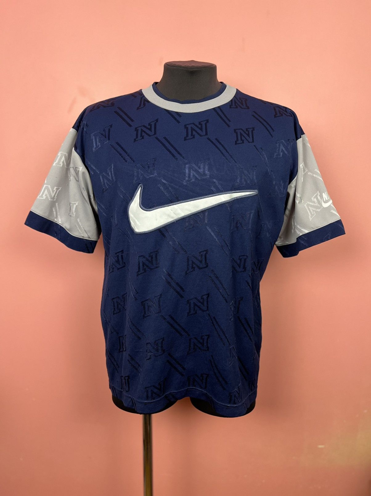 Vintage Nike vintage rare swoosh tee shirt monogram casual Size US L / EU 52-54 / 3 - 1 Thumbnail