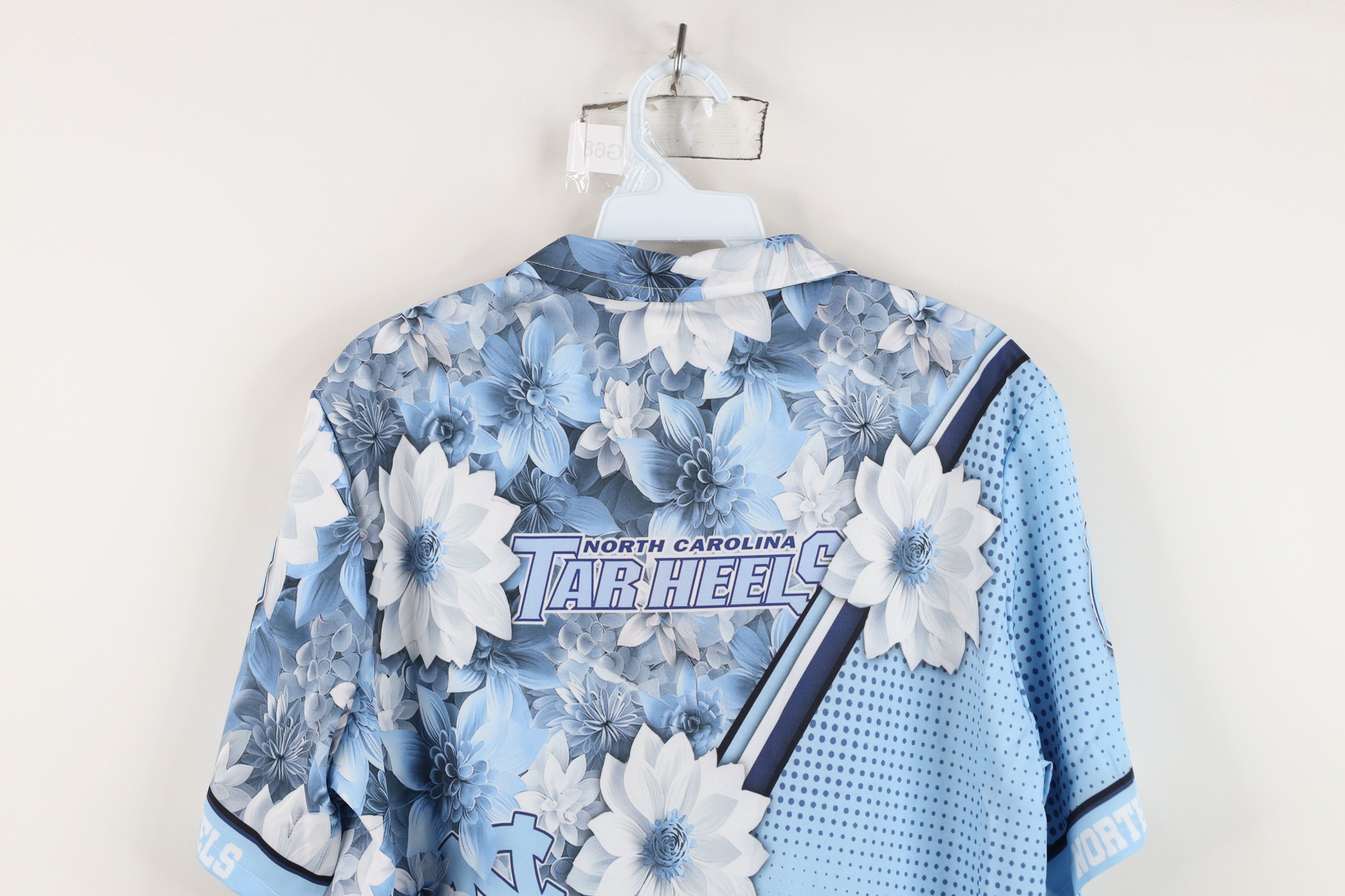 Vintage New Print University of North Carolina Hawaiian Button Shirt Size US S / EU 44-46 / 1 - 14 Thumbnail
