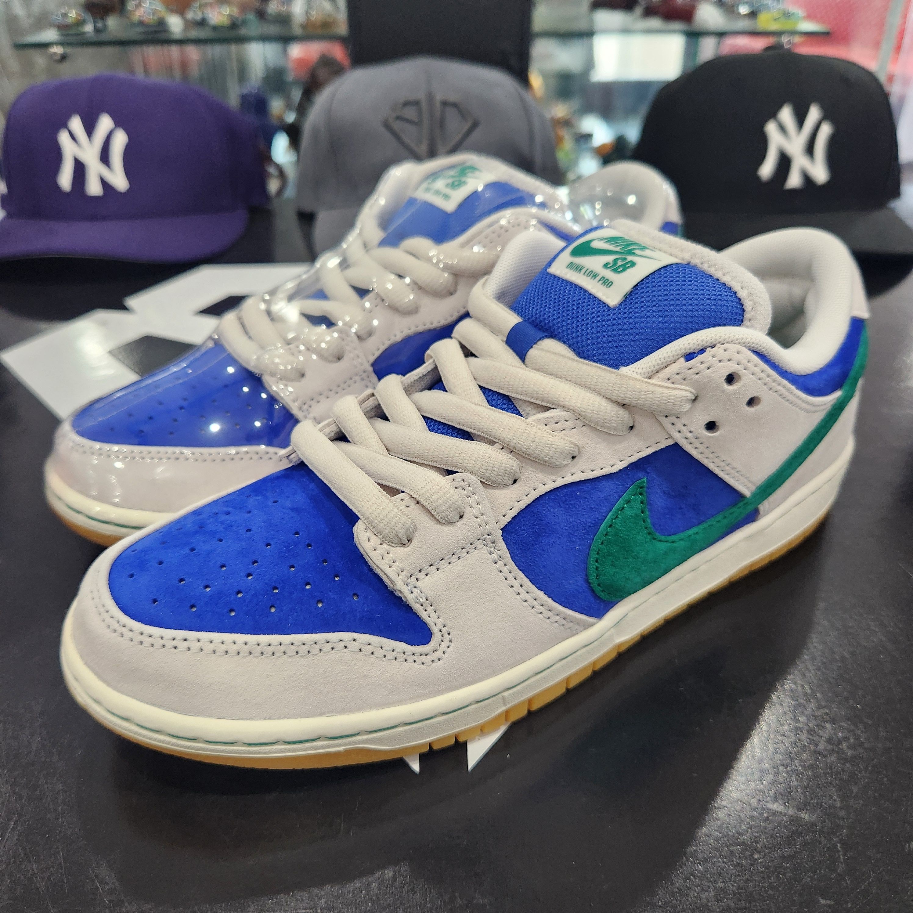 image of Nike Sb Dunk Low Pro "hyper Royal" Size 8.5 Shoes in Phantom/Malachite/Hyper Royal, Men's