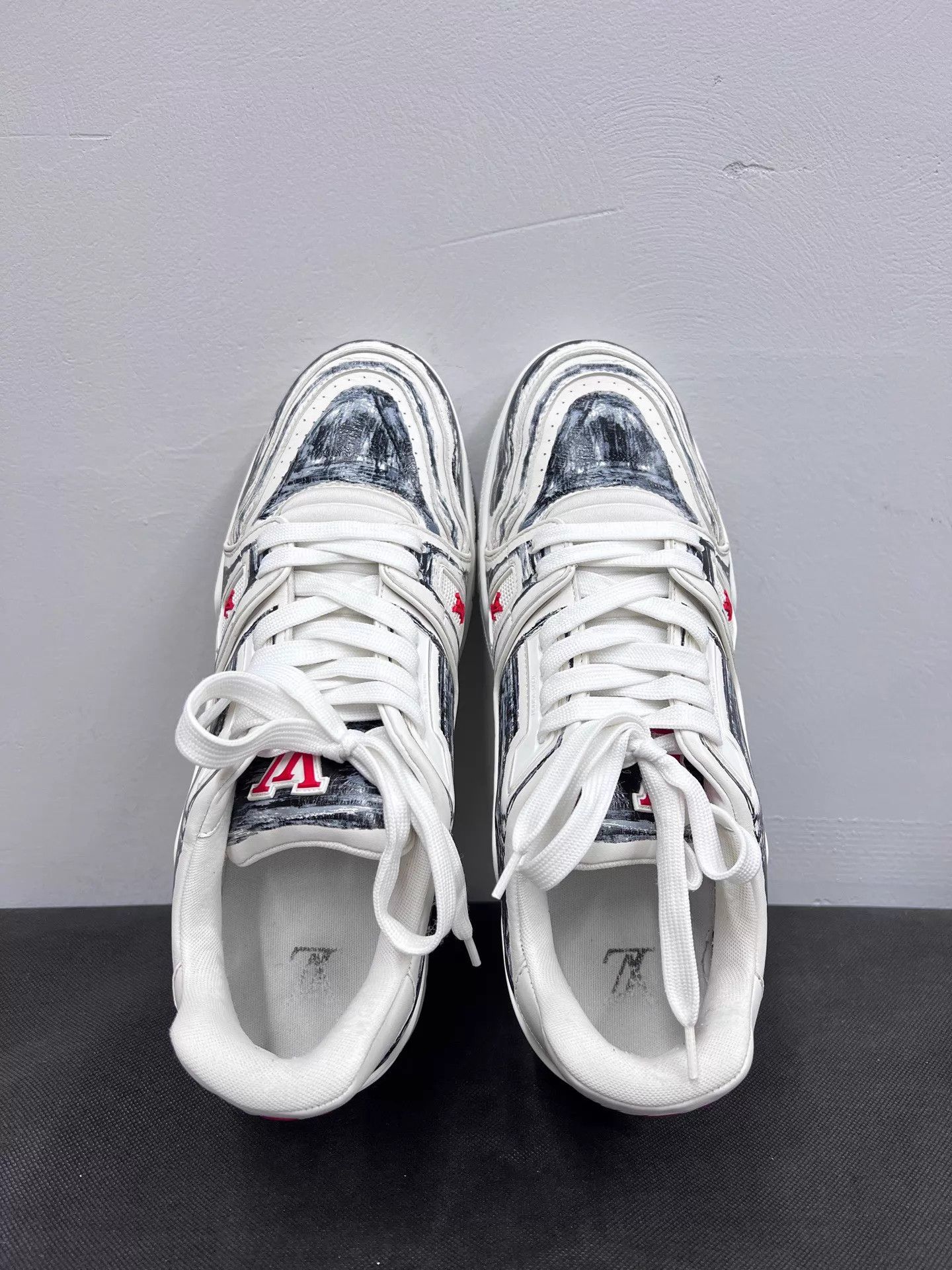 Louis Vuitton LV Trainer Hand-Painted Graffiti Sneaker 9.5 US / 43.5 EU Size US 10.5 / EU 43-44 - 4 Thumbnail