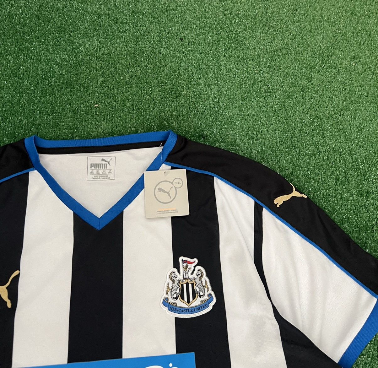 Puma × Vintage Vintage Newcastle United 2015/16 Home Shirt Size US XXL / EU 58 / 5 - 3 Thumbnail