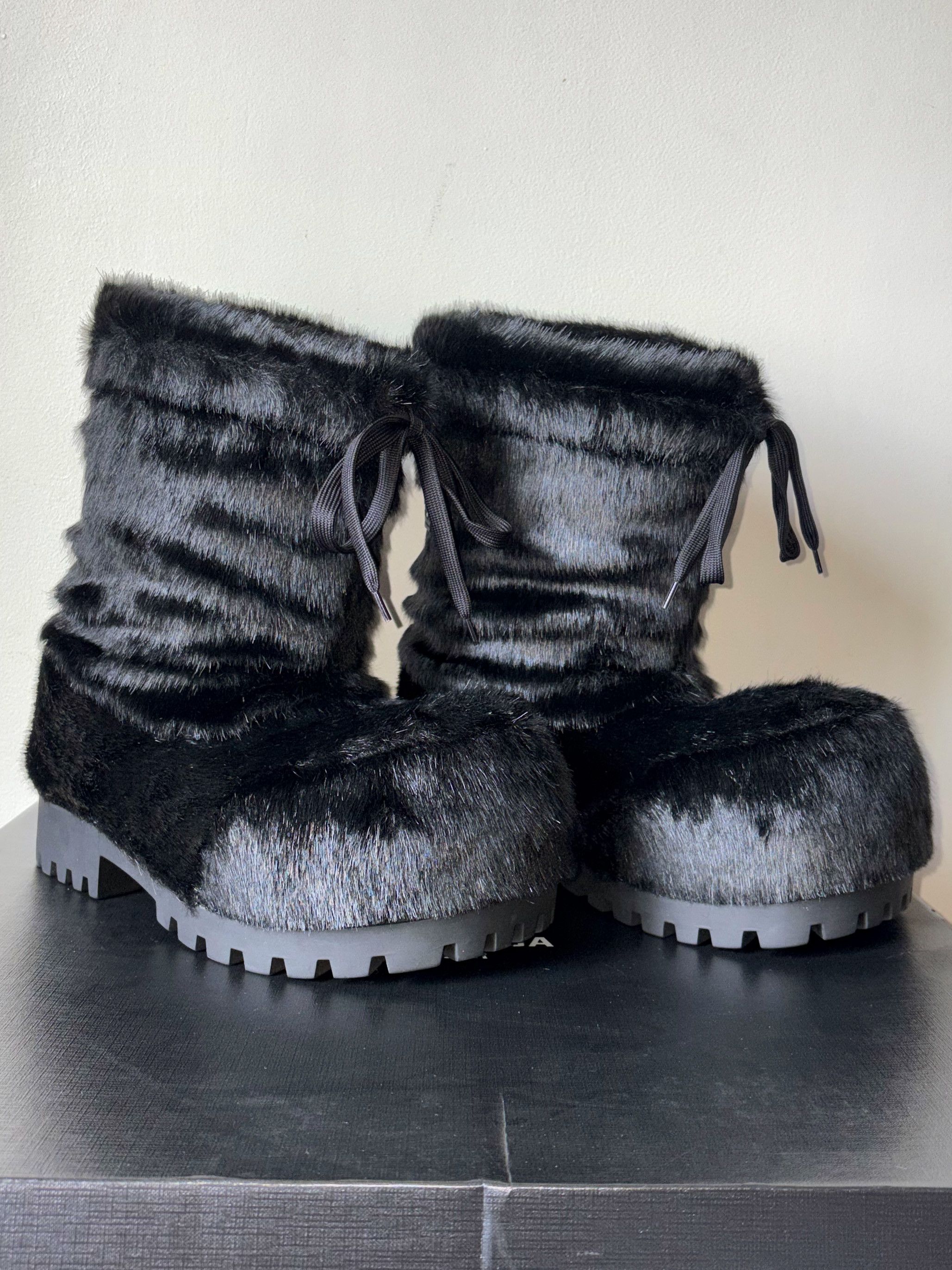 Balenciaga Alaska fur boot in black suede