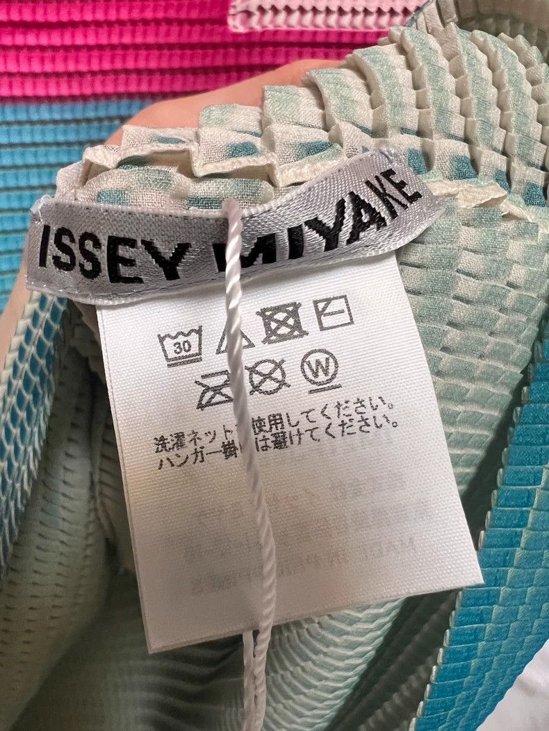 Issey Miyake Issey Miyake size:2 A short-sleeved top with a pink and bl Size S / US 4 / IT 40 - 2 Thumbnail