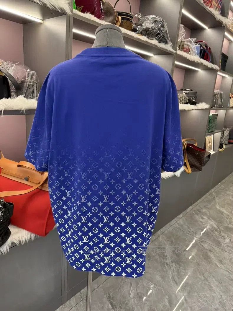 Louis Vuitton Louis Vuitton Blue gradient full logo half-sleeve T-shirt Size US XXL / EU 58 / 5 - 5 Thumbnail