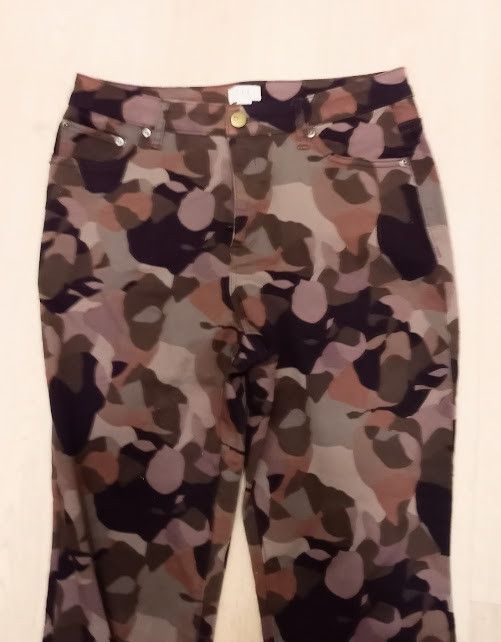 Logo Athletic LOGO by Lori Goldstein Women's Printed Straight Cargo Jeans Size 30" / US 8 / IT 44 - 5 Thumbnail