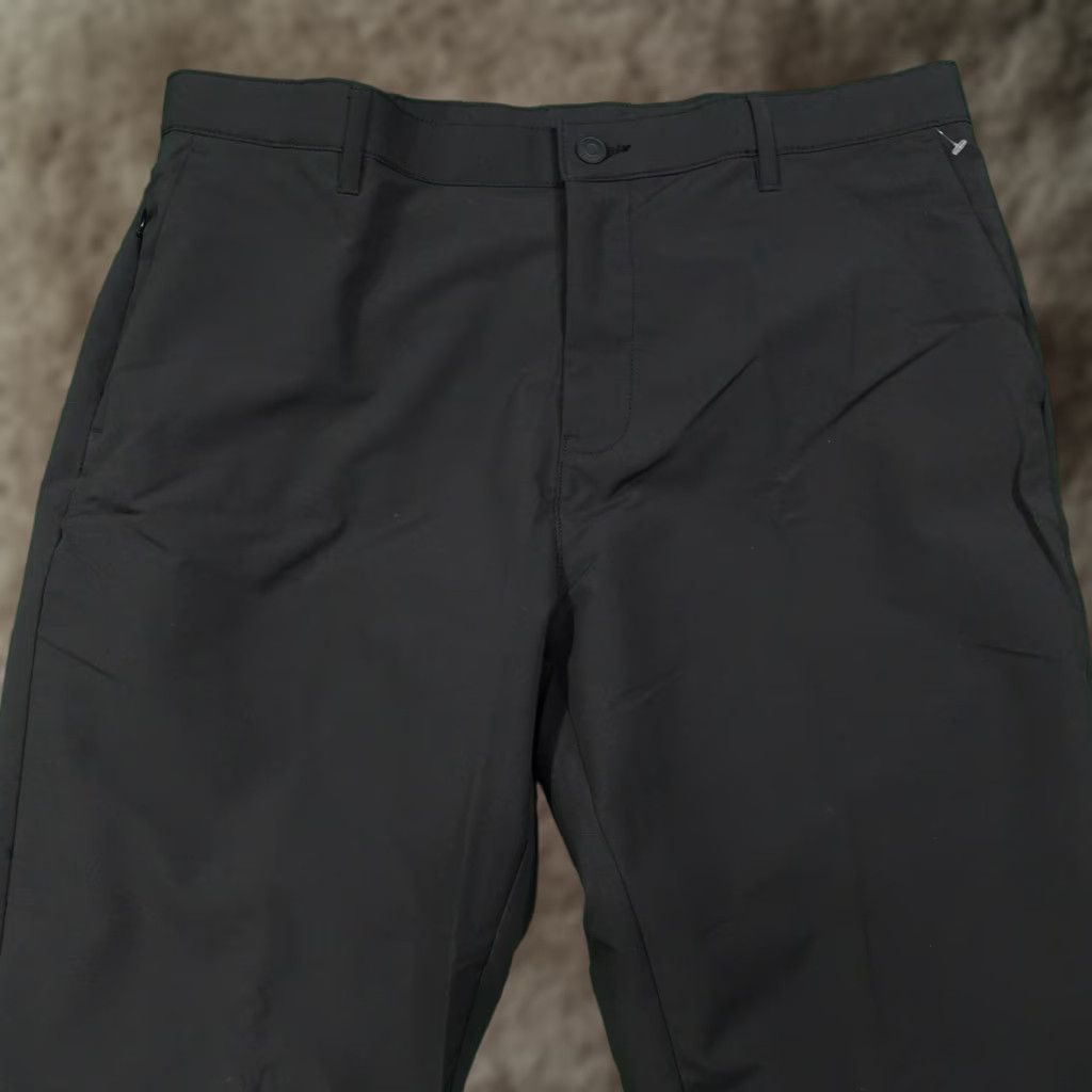 Banana Republic Banana Republic Tech Pants Mens 38x32 Black Lightweight Polyester Size US 38 / EU 54 - 1 Thumbnail