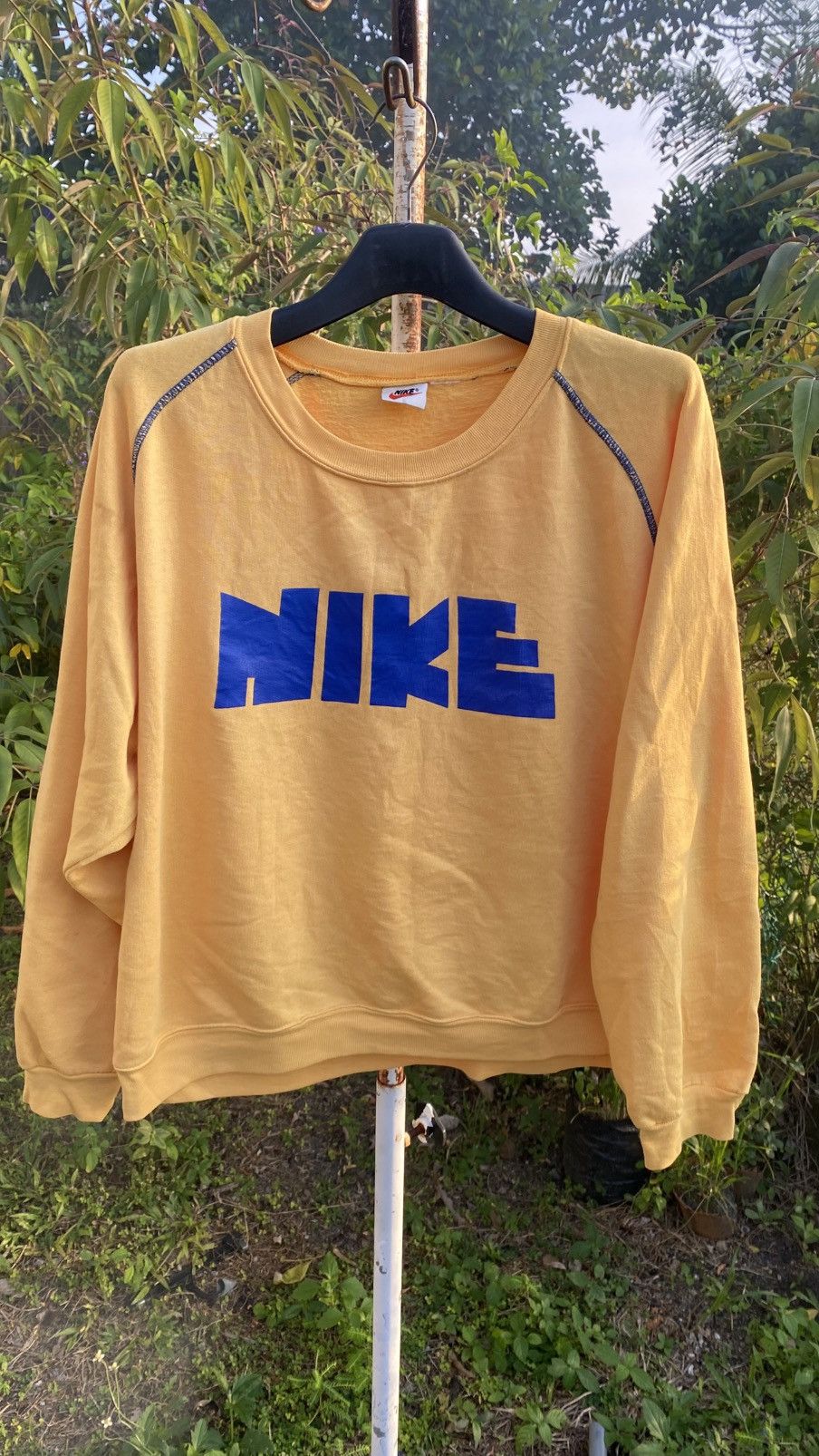 Nike Vintage 90s Nike yellow crewneck sweatshirt blue spell-out Size US L / EU 52-54 / 3 - 1 Thumbnail
