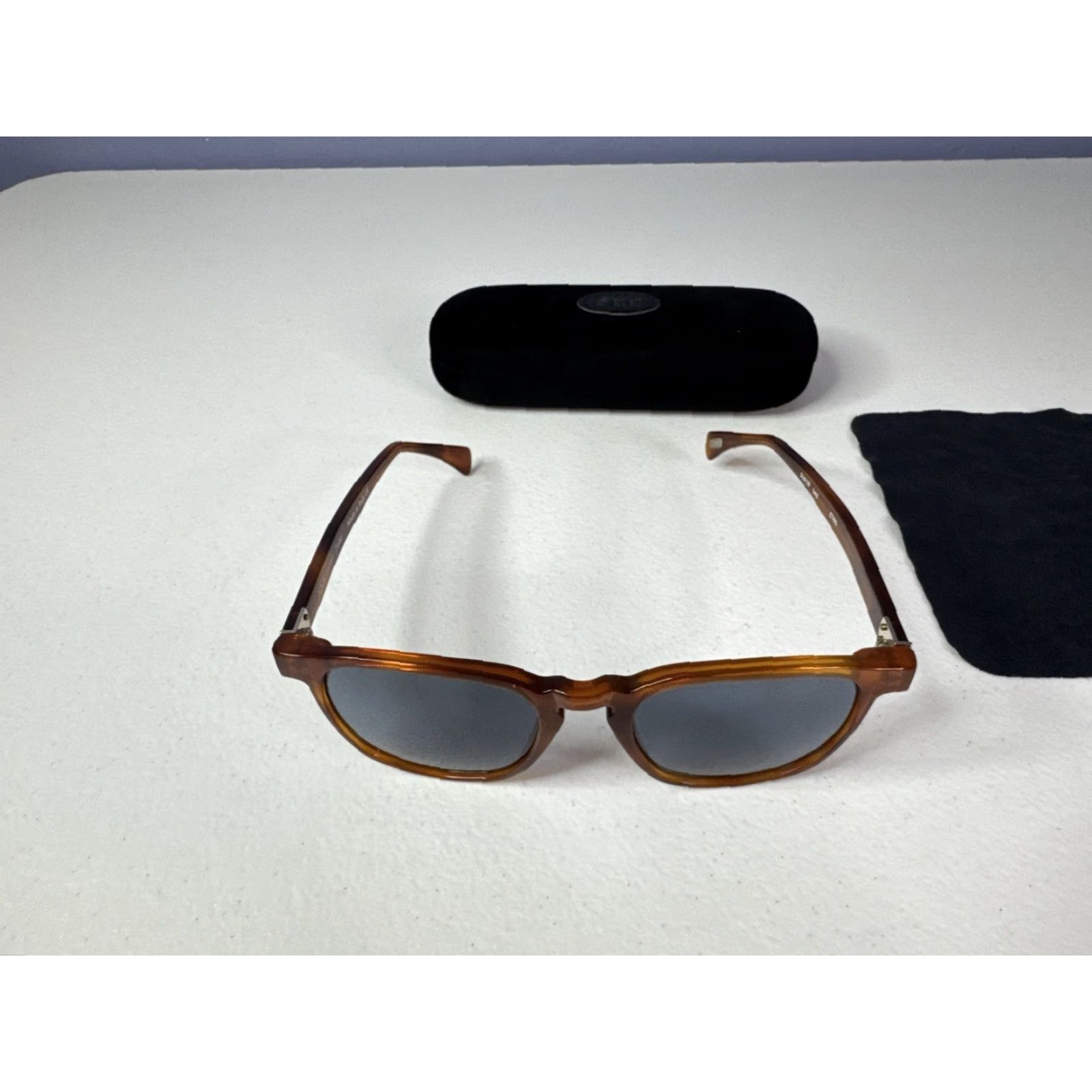 Vintage SEE Made In Italy Sunglasses Unisex Adults Tortise Frame 51 19 145 Polarized Case Cloth W Case Size ONE SIZE - 3 Thumbnail