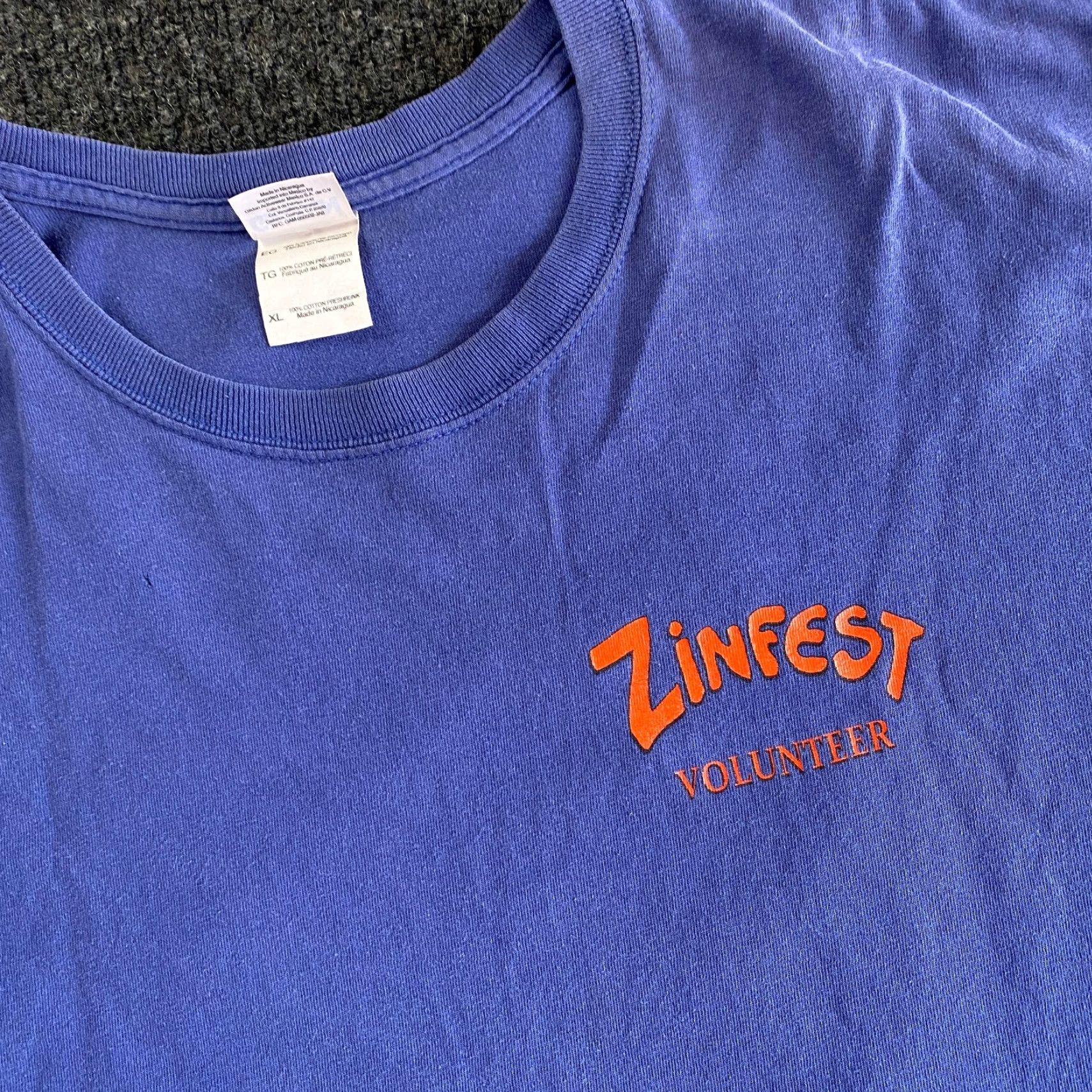 Gildan VINTAGE Gildan T-Shirt XL Purple Lodi Zinfest Volunteer Shirt Adults Unisex California 2009 Beer Wine Music Retro Nature City USA Size US XL / EU 56 / 4 - 4 Thumbnail
