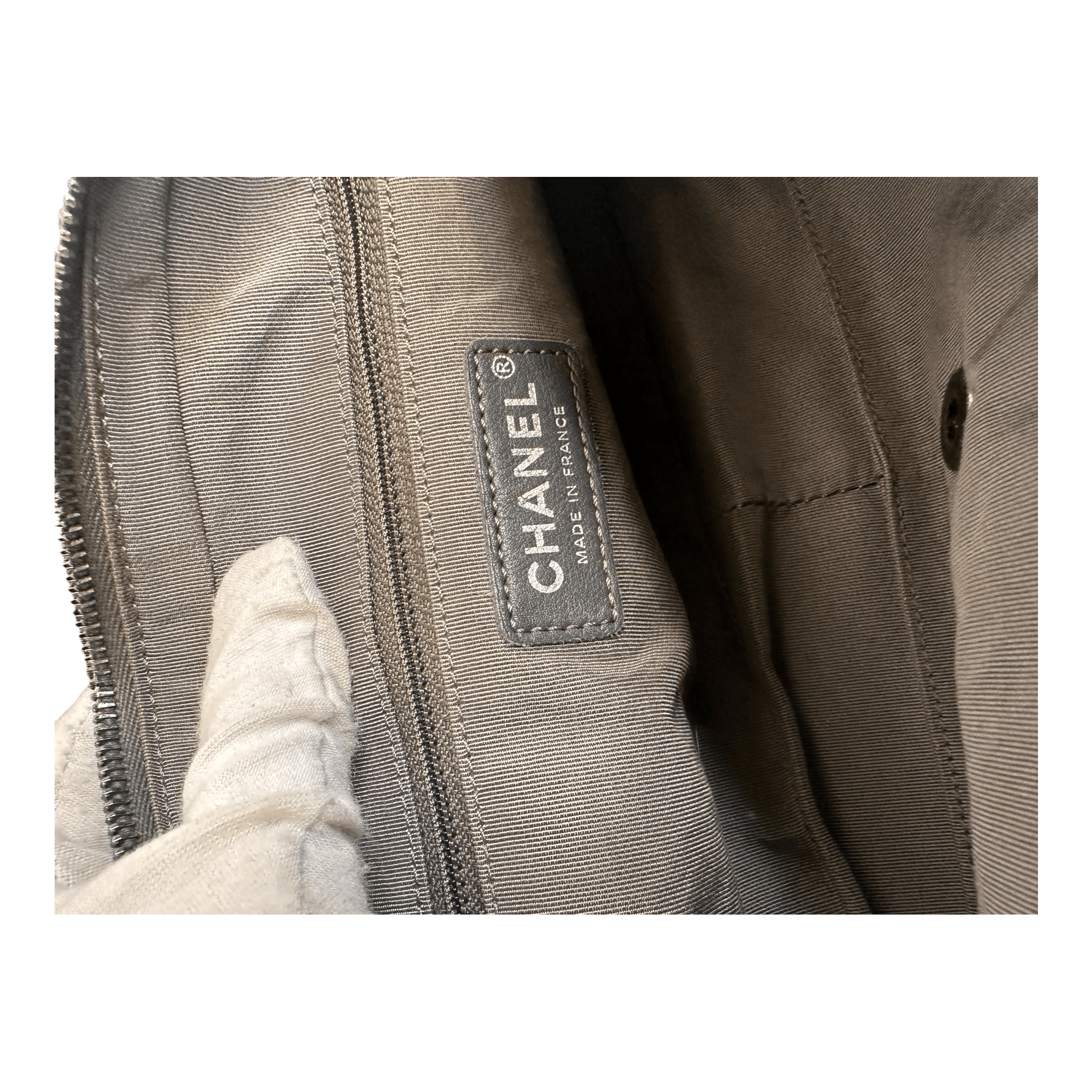 Chanel Chanel Metallic Calfskin Quilted Casual Rock Flap Silver Size ONE SIZE - 8 Thumbnail