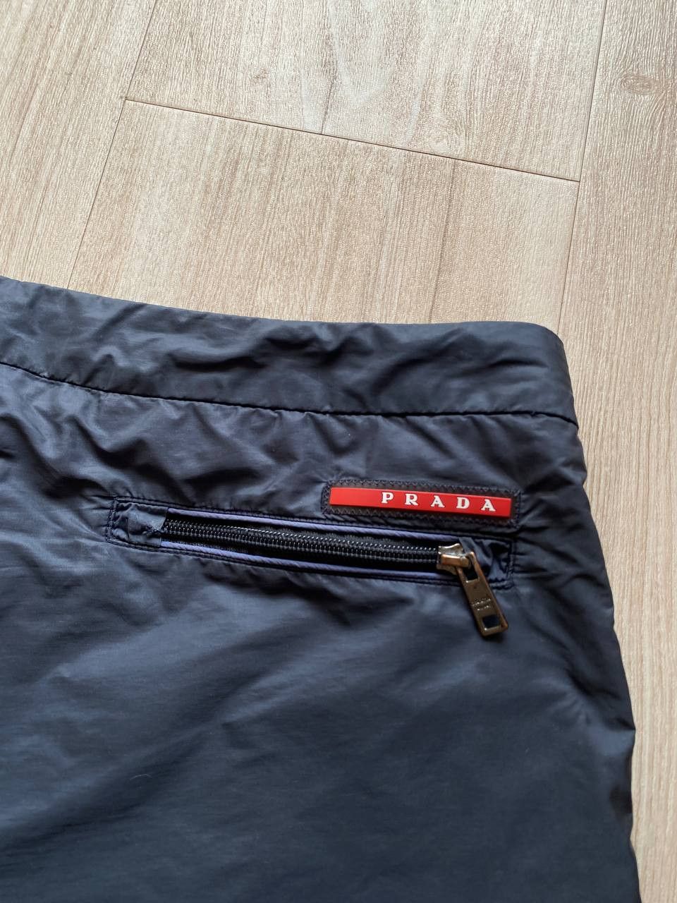 Prada prada red tab nylon shorts Size US 34 / EU 50 - 3 Thumbnail