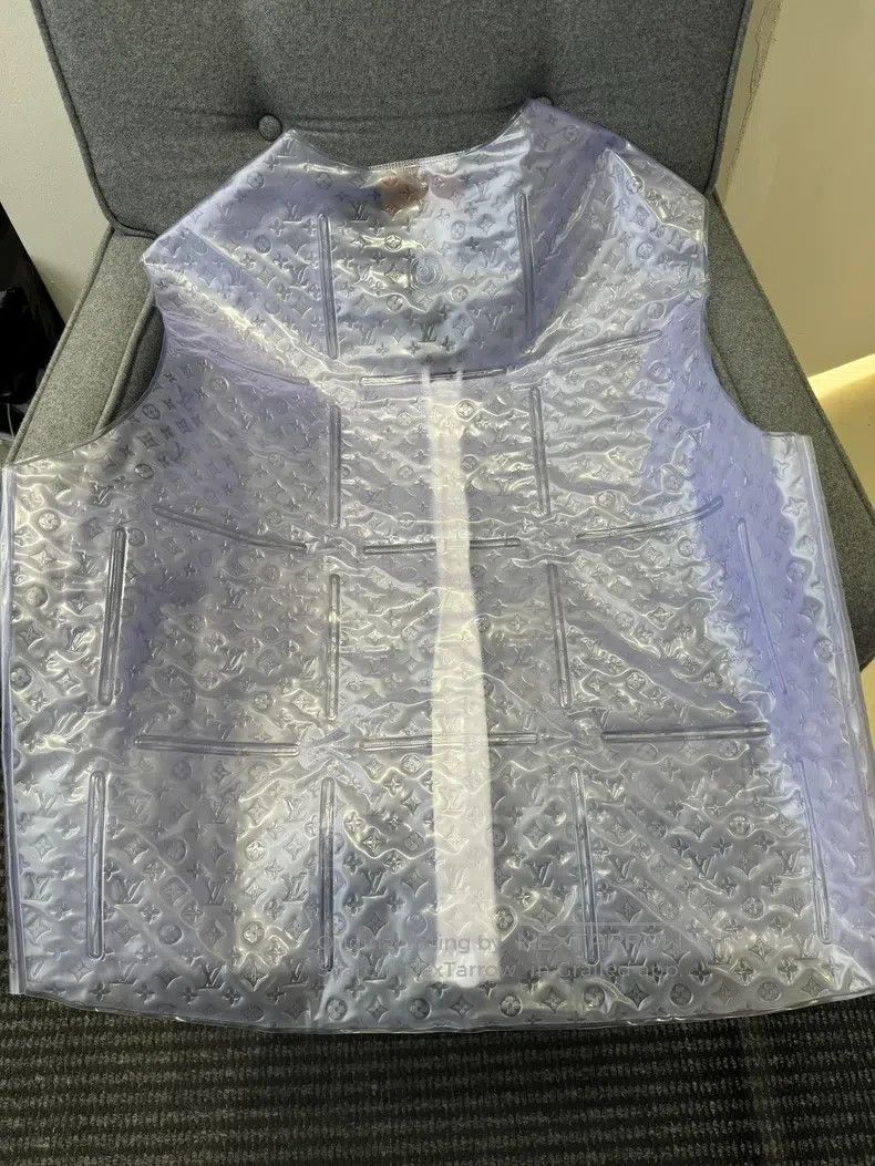 Louis Vuitton Louis Vuitton Inflatable transparent vest Size US M / EU 48-50 / 2 - 2 Thumbnail