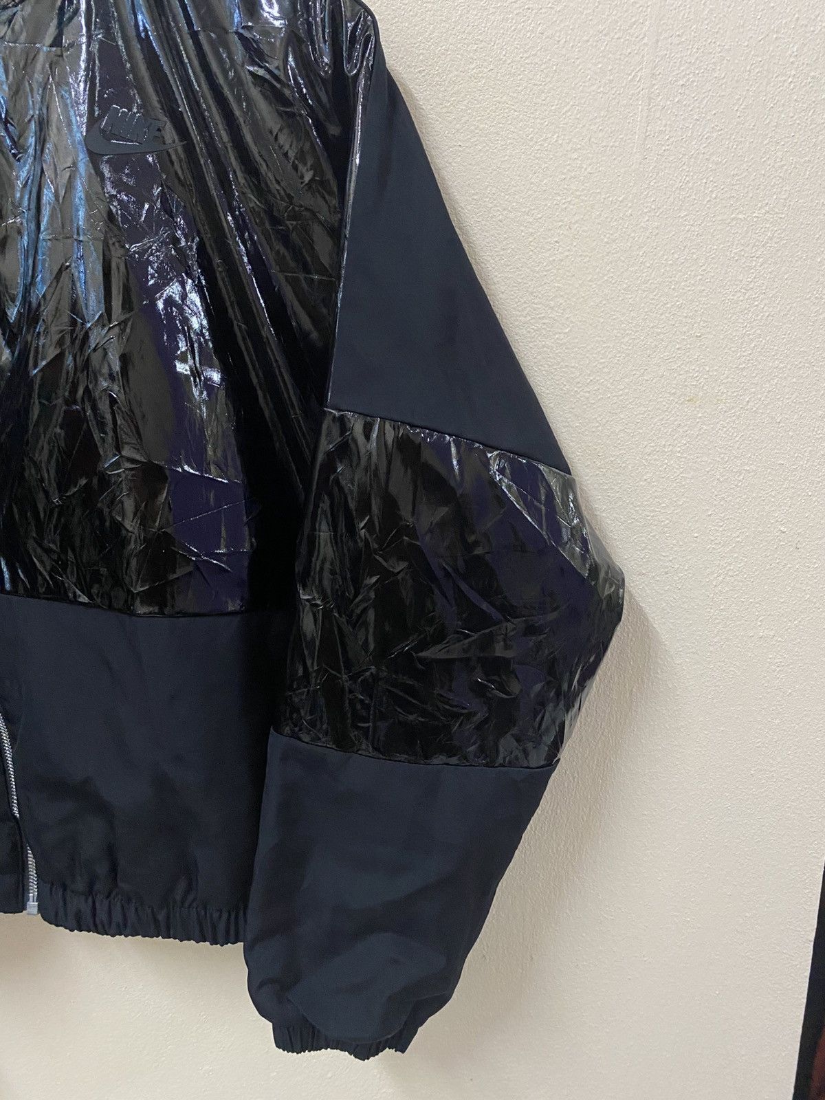 Nike Nike Black Puffer Jacket Glossy Panel Nylon Size S / US 4 / IT 40 - 3 Thumbnail