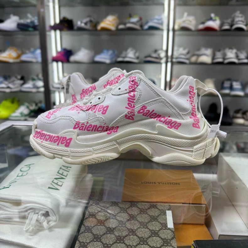 Balenciaga Balenciaga Triple S Sneakers Size 38-2505 Size US 5 / IT 35 - 5 Thumbnail