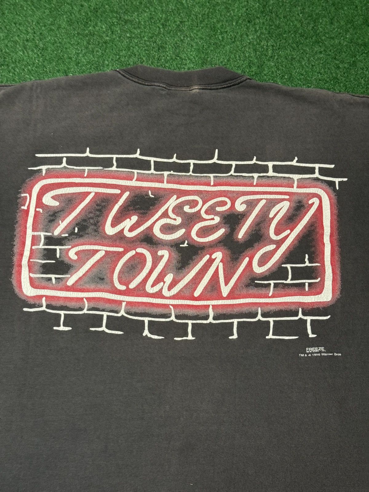 Warner Bros Vtg 90s Tweety’s Town Looney Tunes PERFECT FADE AOP T Shirt Size US XL / EU 56 / 4 - 5 Thumbnail