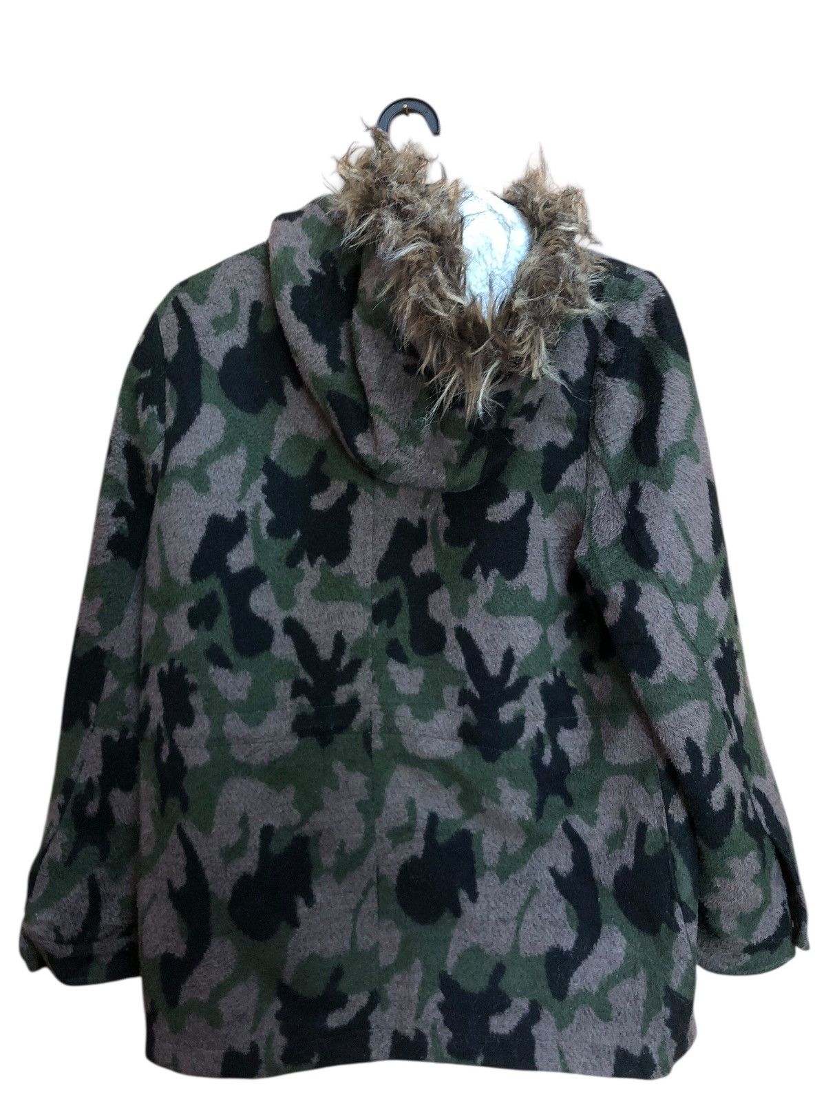 Forever 21 Forever 21 camouflage Faux Fur Parkas Size M / US 6-8 / IT 42-44 - 2 Thumbnail