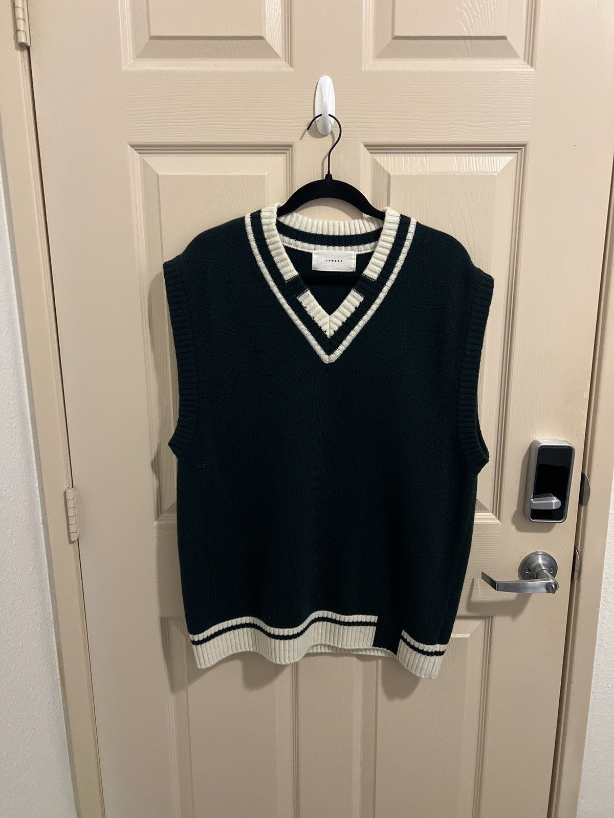 Other Comgen V-neck Knit Vest Size US M / EU 48-50 / 2 - 1 Thumbnail
