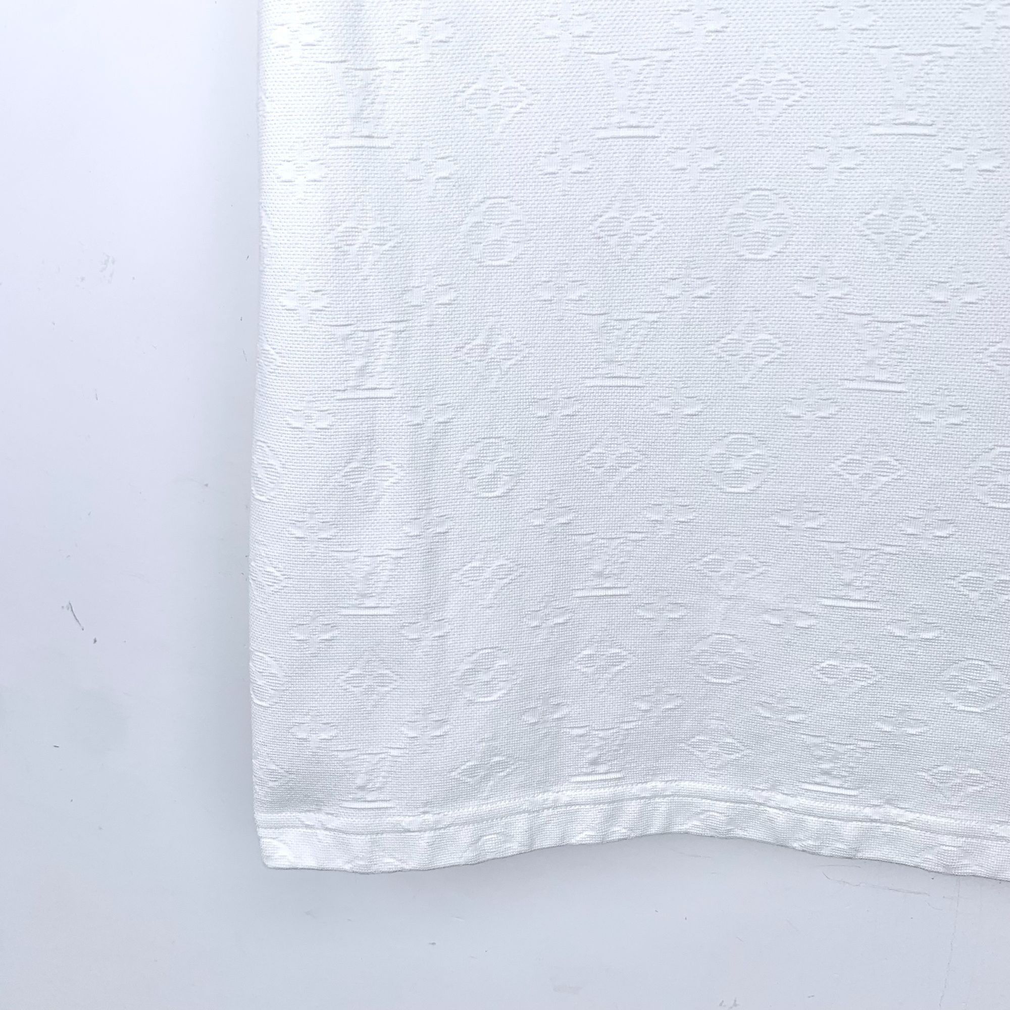Louis Vuitton H14708 Louis Vuitton White Embossed Monogram T-Shirt Size US M / EU 48-50 / 2 - 4 Thumbnail