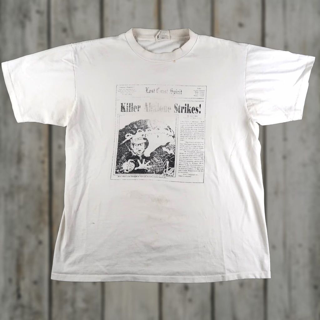 Vintage VINTAGE 90s Killer Abalone Strikes Newspaper T Shirt L White 90s Animals Mens Shirt Size US L / EU 52-54 / 3 - 1 Thumbnail