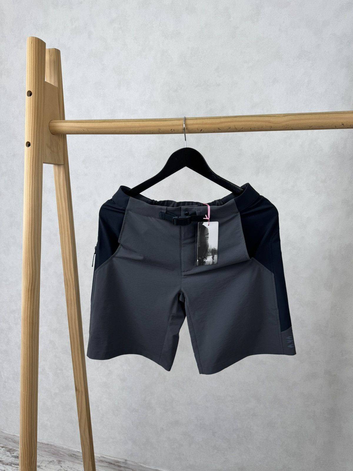 Rapha Rapha mens explore shorts size XS Size US 28 / EU 44 - 1 Thumbnail
