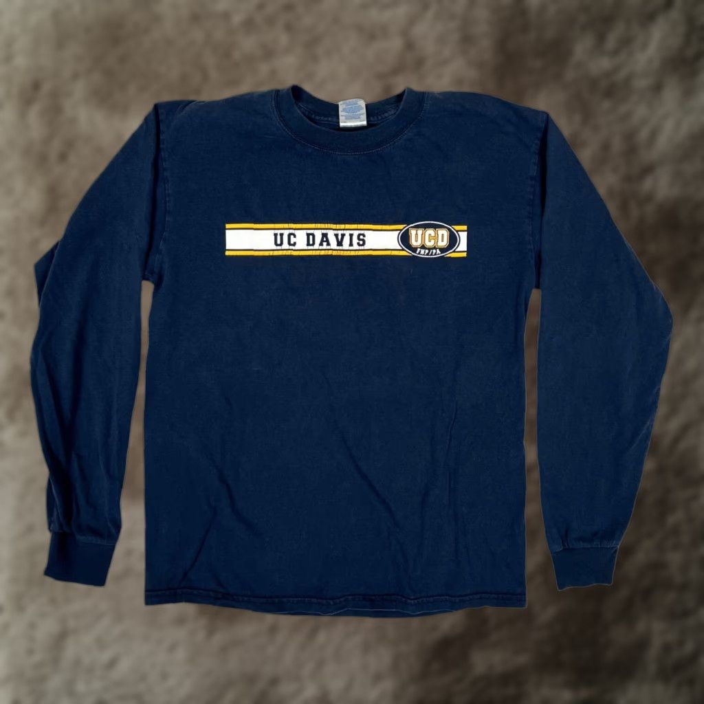Gildan VINTAGE Gildan UC Davis Long Sleeve Shirt Mens M Blue Logo UC Davis Navy Crewneck 100% Cotton All Seasons Size US M / EU 48-50 / 2 - 1 Thumbnail