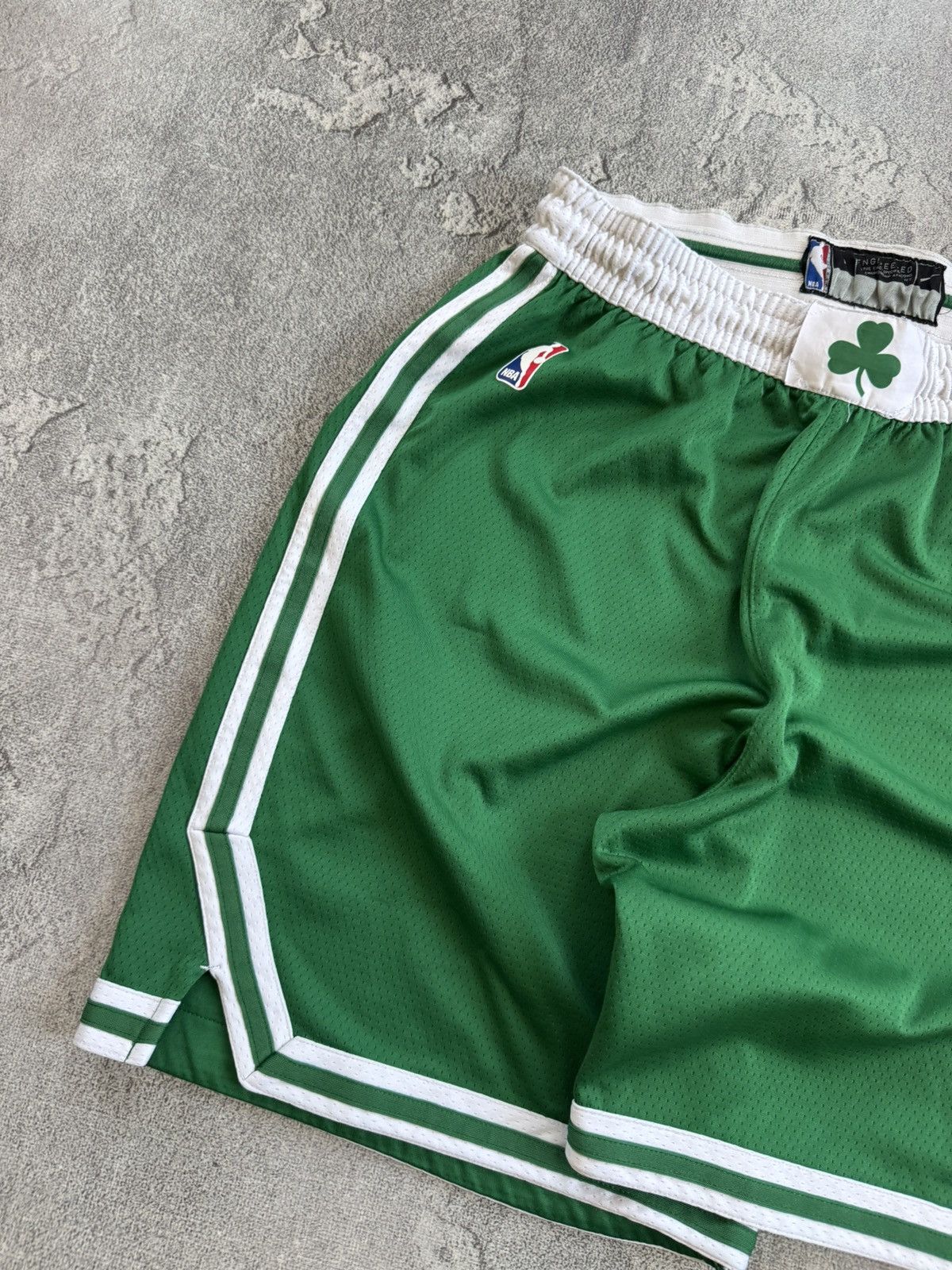 Nike Nike Boston Celtics L/size NBA green shorts 🩳 Size US 34 / EU 50 - 2 Thumbnail