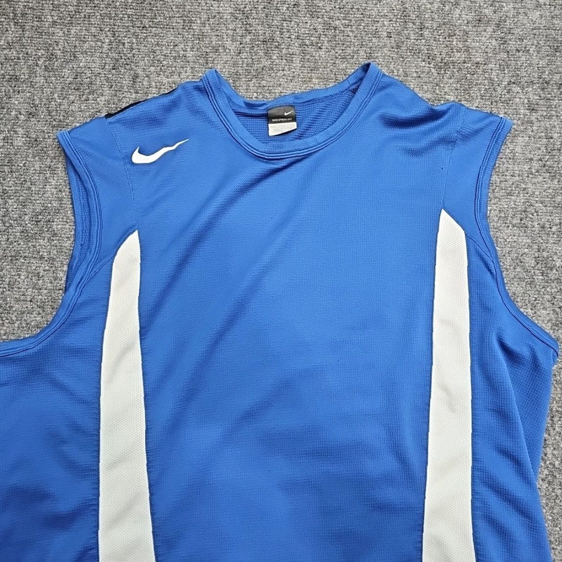 Nike VINTAGE Nike Tennis Center Court Swoosh Shirt Men 2XL Sleeveless Blue White Nike Dri-FIT Sphere Dry 90s Logo Sports Shirt Size US XXL / EU 58 / 5 - 6 Thumbnail