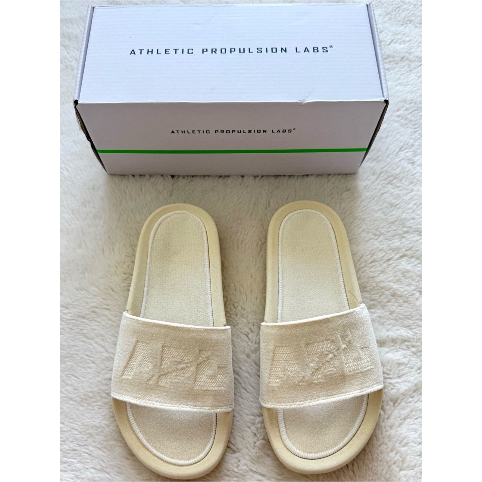 Athletic Propulsion Labs NEW!!! APL women white velvet slides size 6 US Retail 130$ Size US 6 / IT 36 - 2 Thumbnail