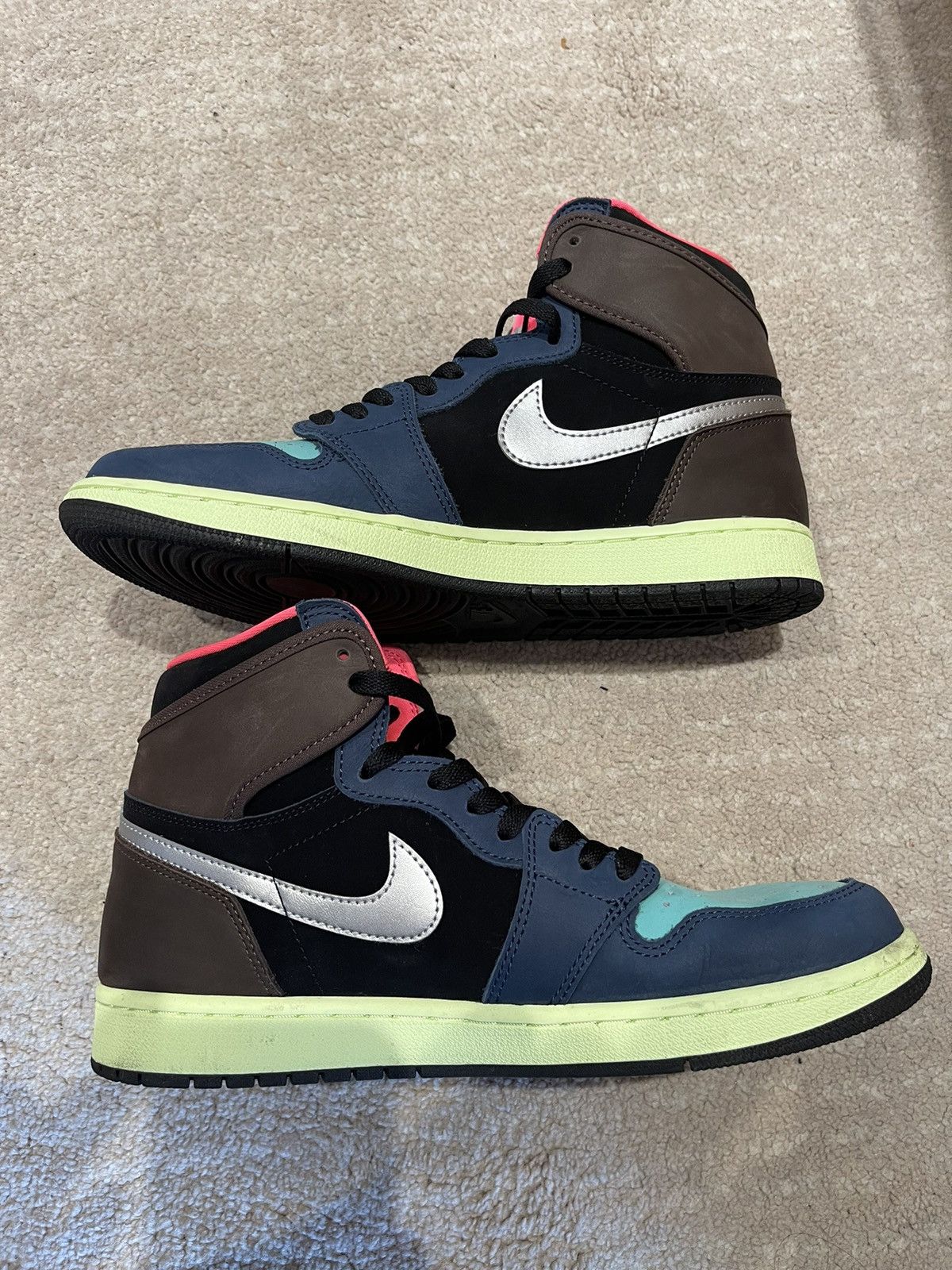 AIR JORDAN 1 RETRO HIGH OG TOKYO BIO HACK