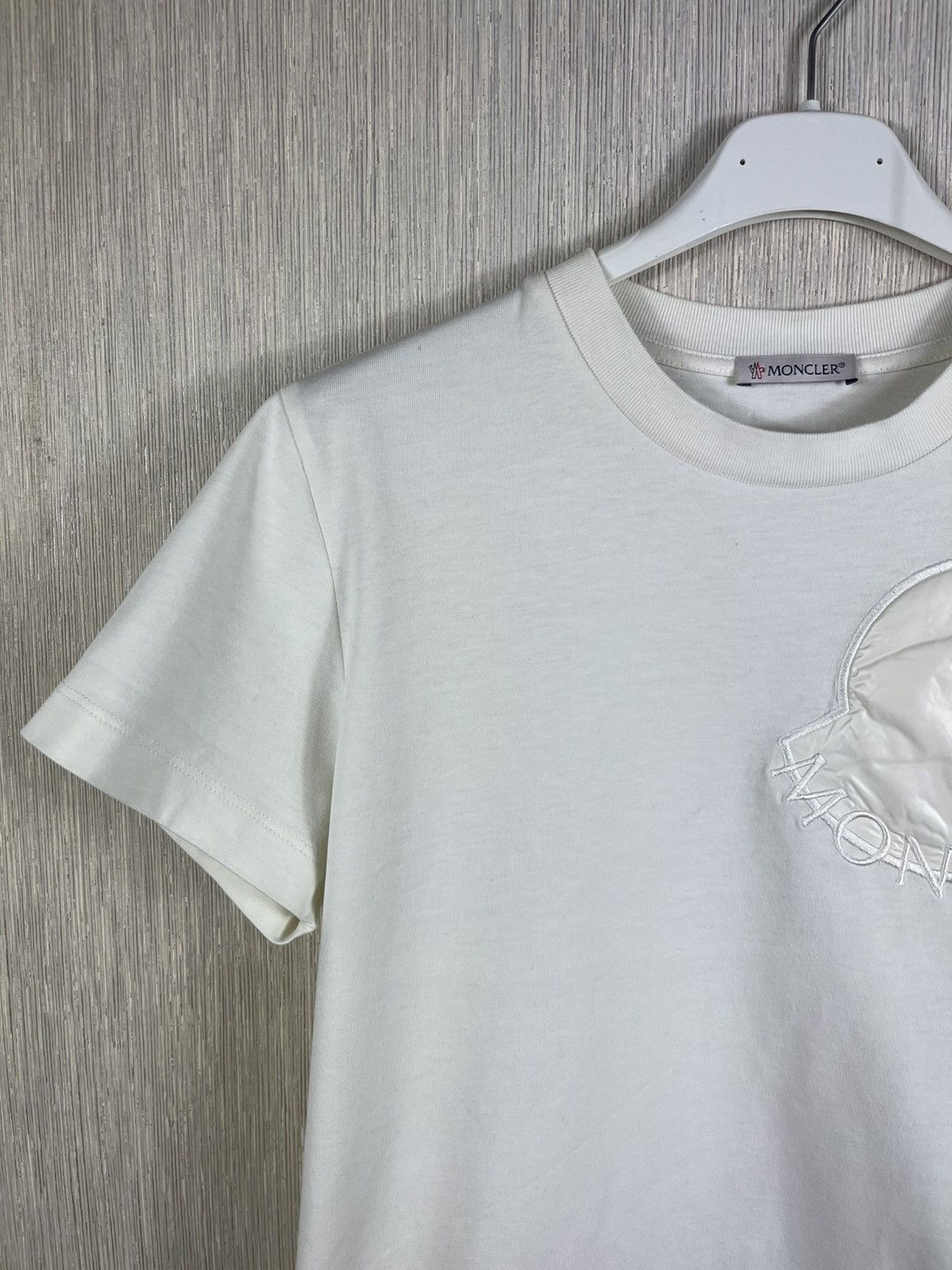 Moncler Moncler big fluffy down logo cream t-shirt tee luxury women Size XS / US 0-2 / IT 36-38 - 4 Thumbnail