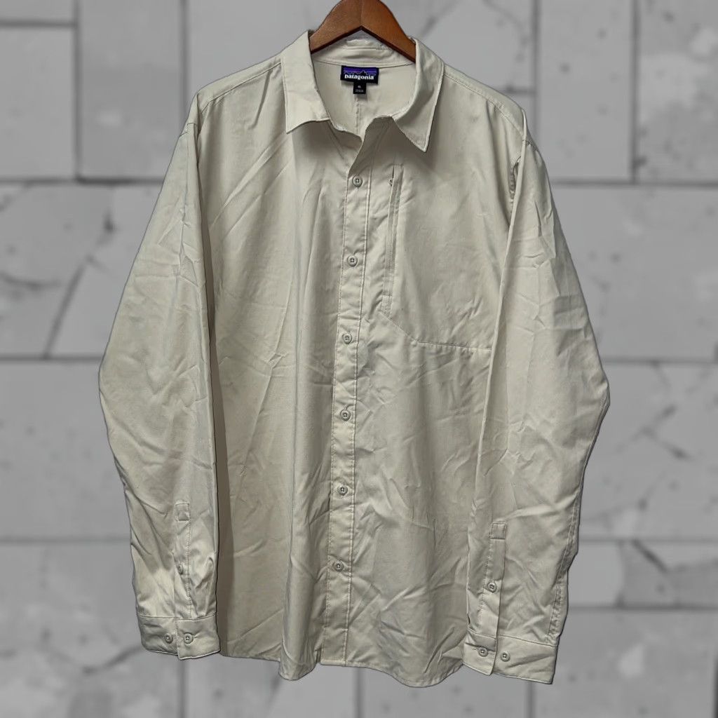 Patagonia Patagonia Beige Button Up Shirt Mens Size XL Size US XL / EU 56 / 4 - 1 Thumbnail