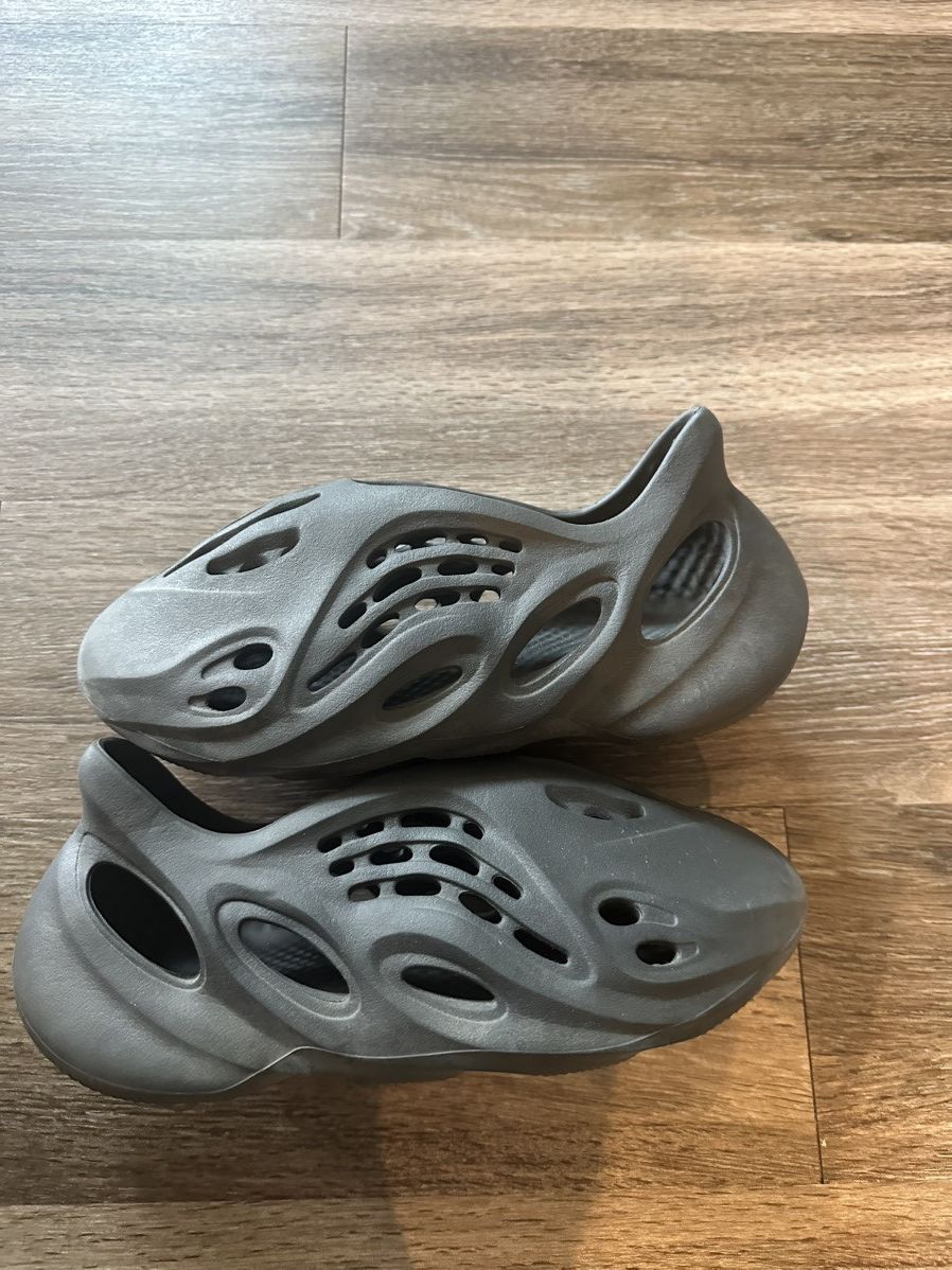 Adidas × Yeezy Adidas Yeezy Foam Carbon Size US 8 / EU 41 - 1 Thumbnail