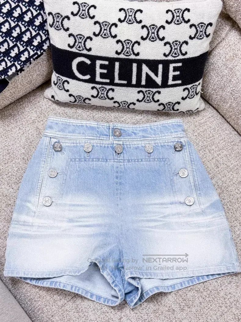 Chanel Chanel Gold coin denim shorts Size 24" / US 00 / IT 34 - 1 Thumbnail