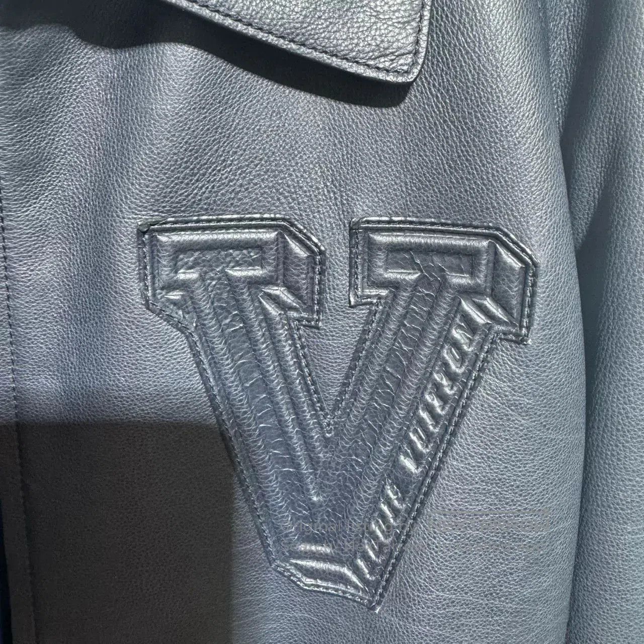 Louis Vuitton Louis Vuitton Logo Leather Jacket. Size US L / EU 52-54 / 3 - 3 Thumbnail