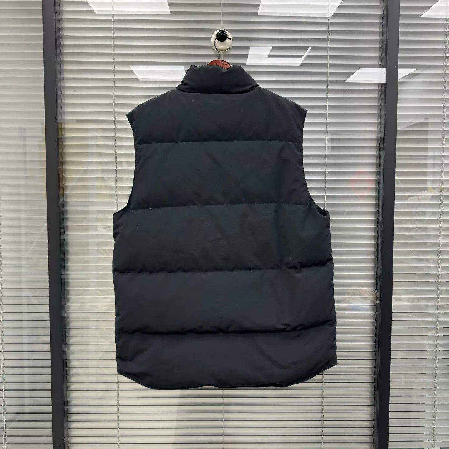 Canada Goose Canada Goose Black Label Down Vest XL Like New Size US XL / EU 56 / 4 - 2 Thumbnail
