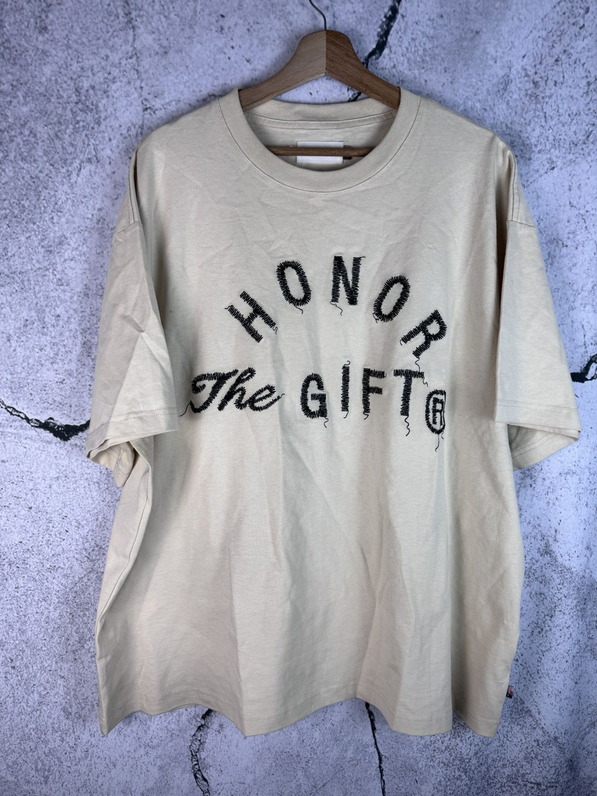 Honor the Gift Honor the Gift Boxy spell out T-Shirt - Cream Size US XL / EU 56 / 4 - 1 Thumbnail