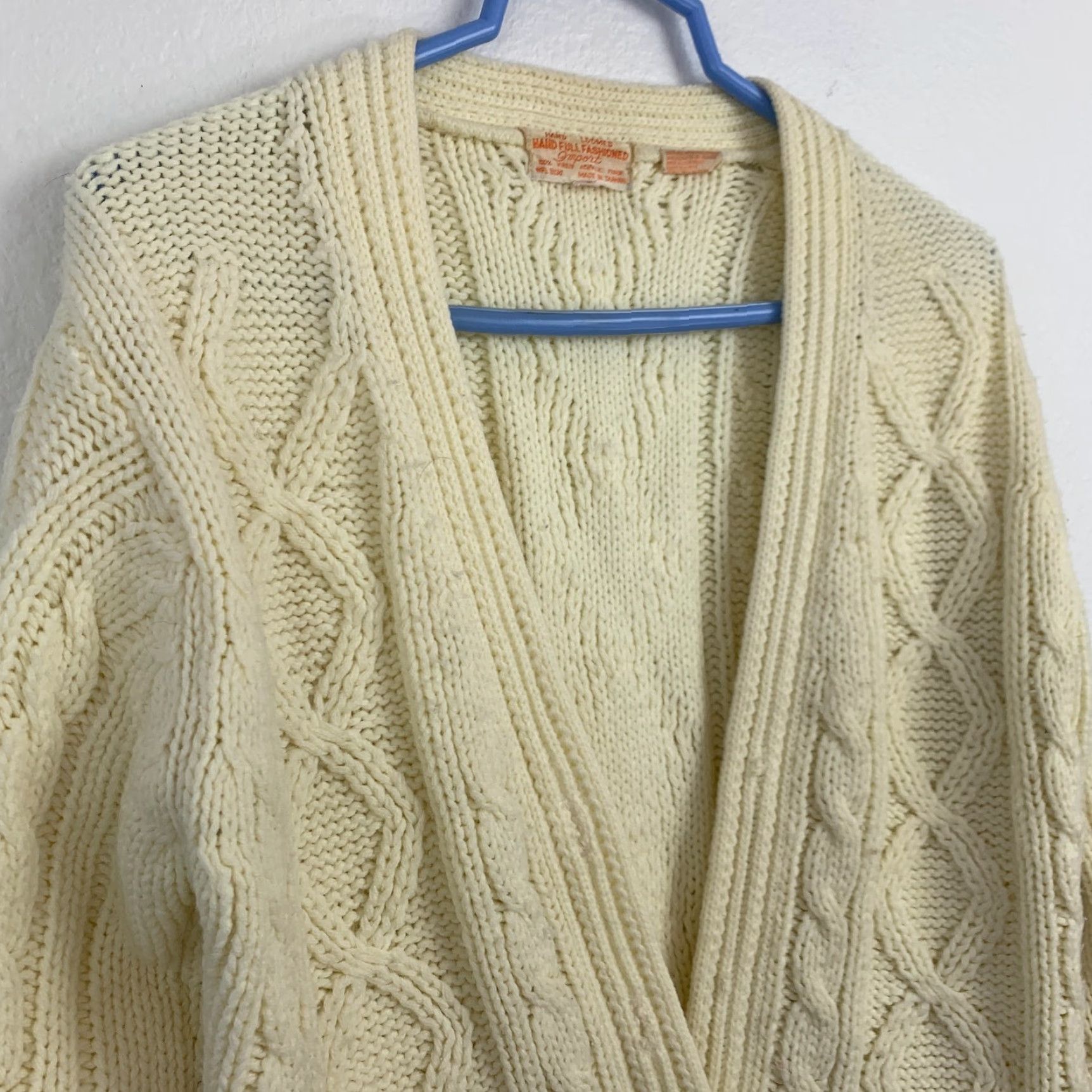 Vintage Vintage Hand Loomed Cream Cable Knit Thick Vee Cardigan Womens Small Knit 60s Style Academia Mens Womens Boys Girls Size S / US 4 / IT 40 - 4 Thumbnail