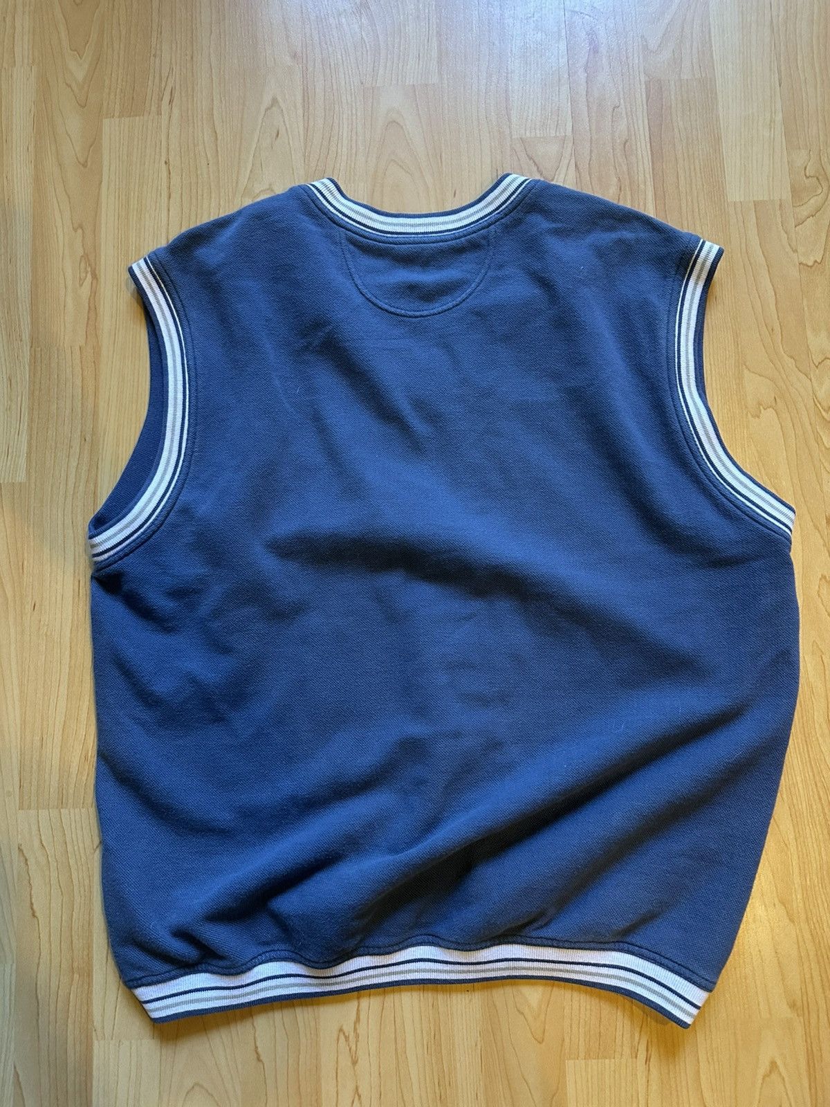 Nike Vintage Nike Swoosh Court V-Neck Sweatshirt Vest 90’s Y2K Size US L / EU 52-54 / 3 - 5 Thumbnail