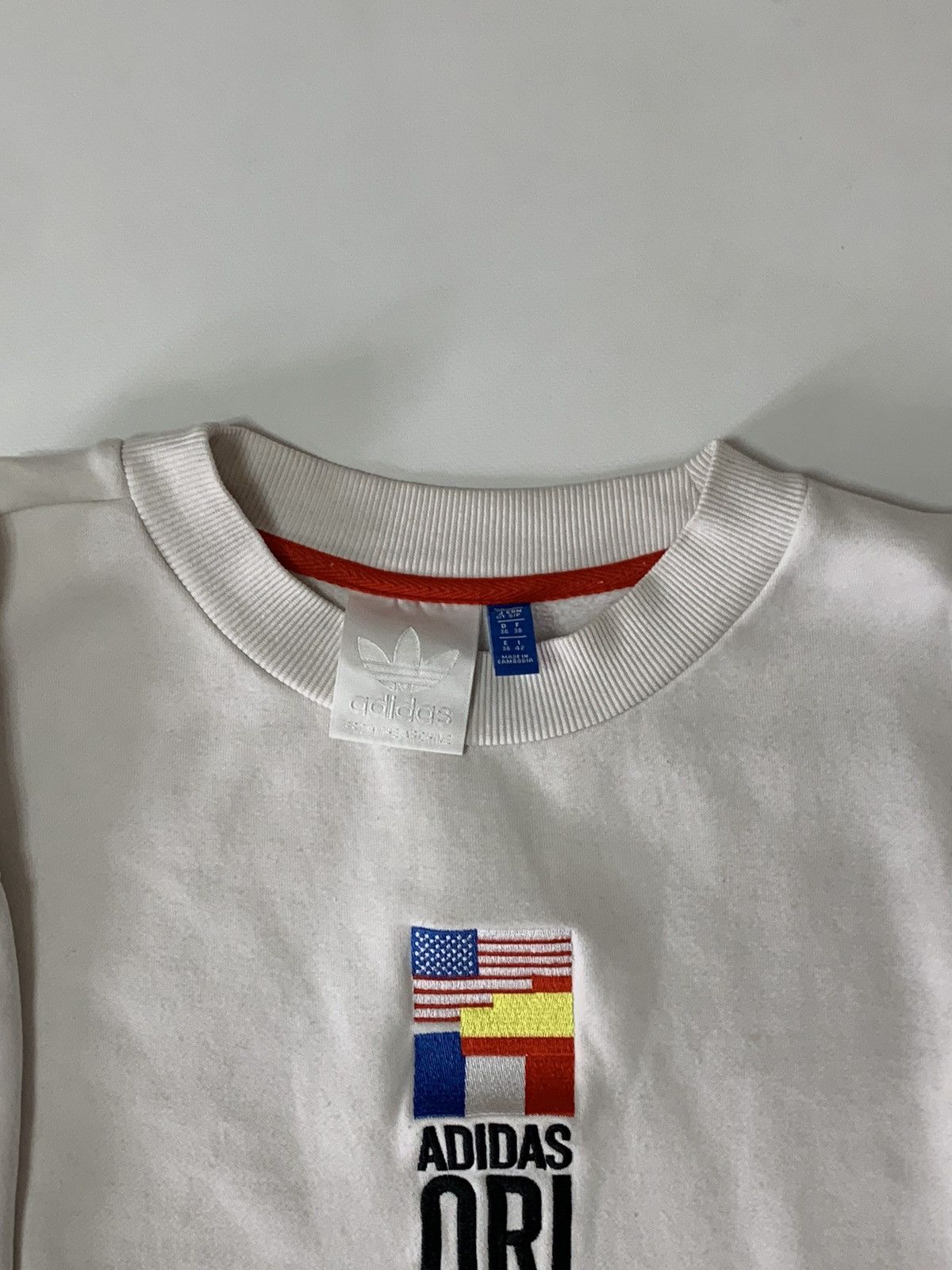 Adidas × Vintage Adidas Retro Collection World Flags Embroidered Crewneck Size US S / EU 44-46 / 1 - 3 Thumbnail