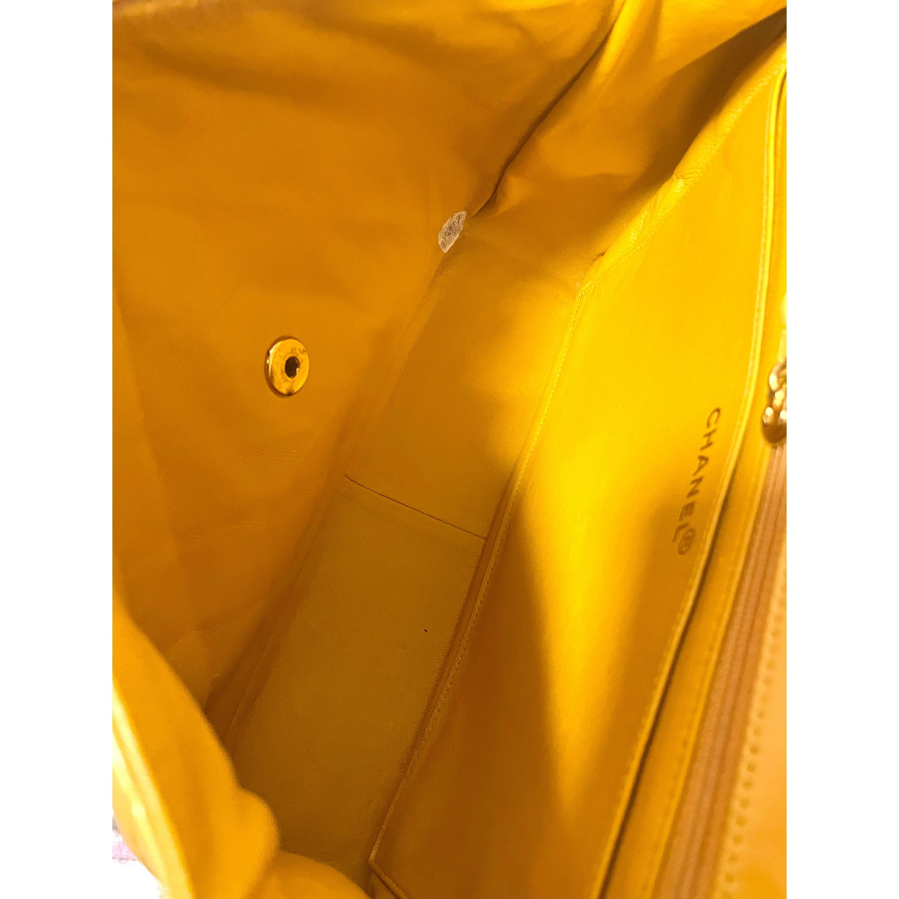 Chanel Vintage Chanel 2.55 bag, large size shoulder bag in yellow Size ONE SIZE - 10 Thumbnail