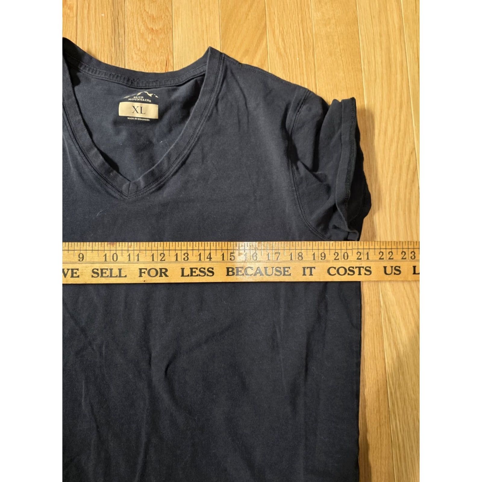 The Mountain Blue Mountain T-Shirt XL Black Short Sleeve V-Neck Women Mens Size XL / US 12-14 / IT 48-50 - 5 Thumbnail