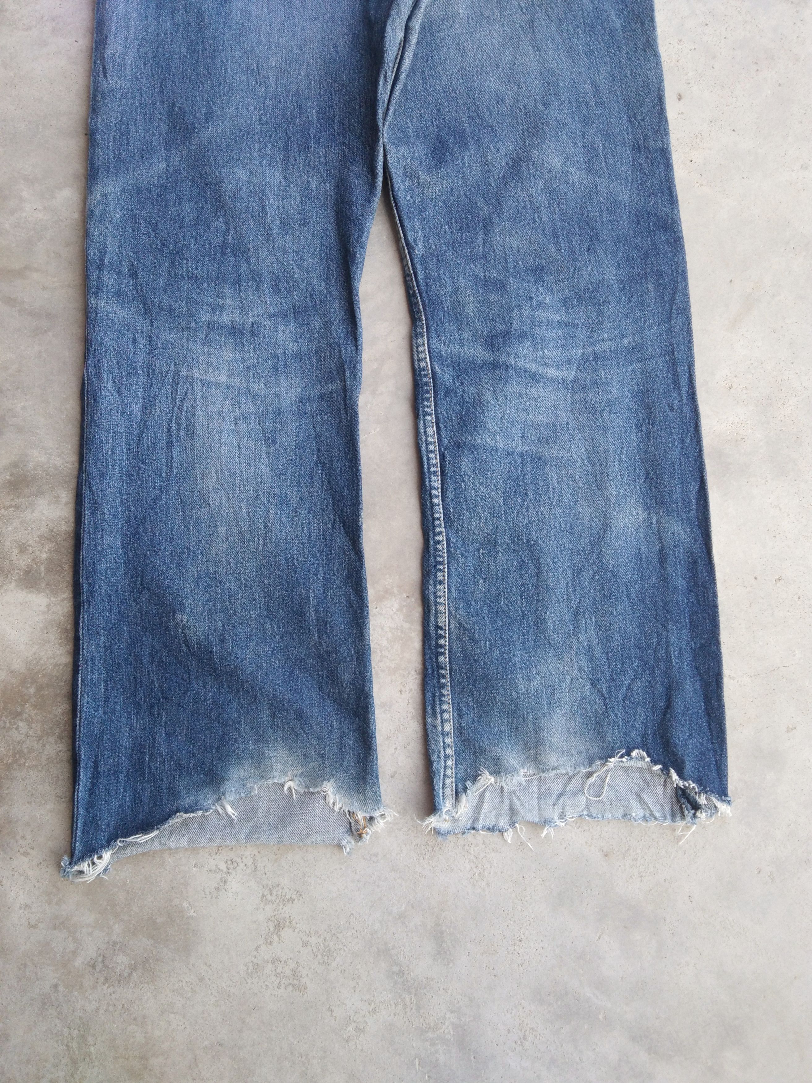 Gap Vintage faded Blue Gap Boot Cut Distressed Jeans 33x31 Size US 33 - 3 Thumbnail