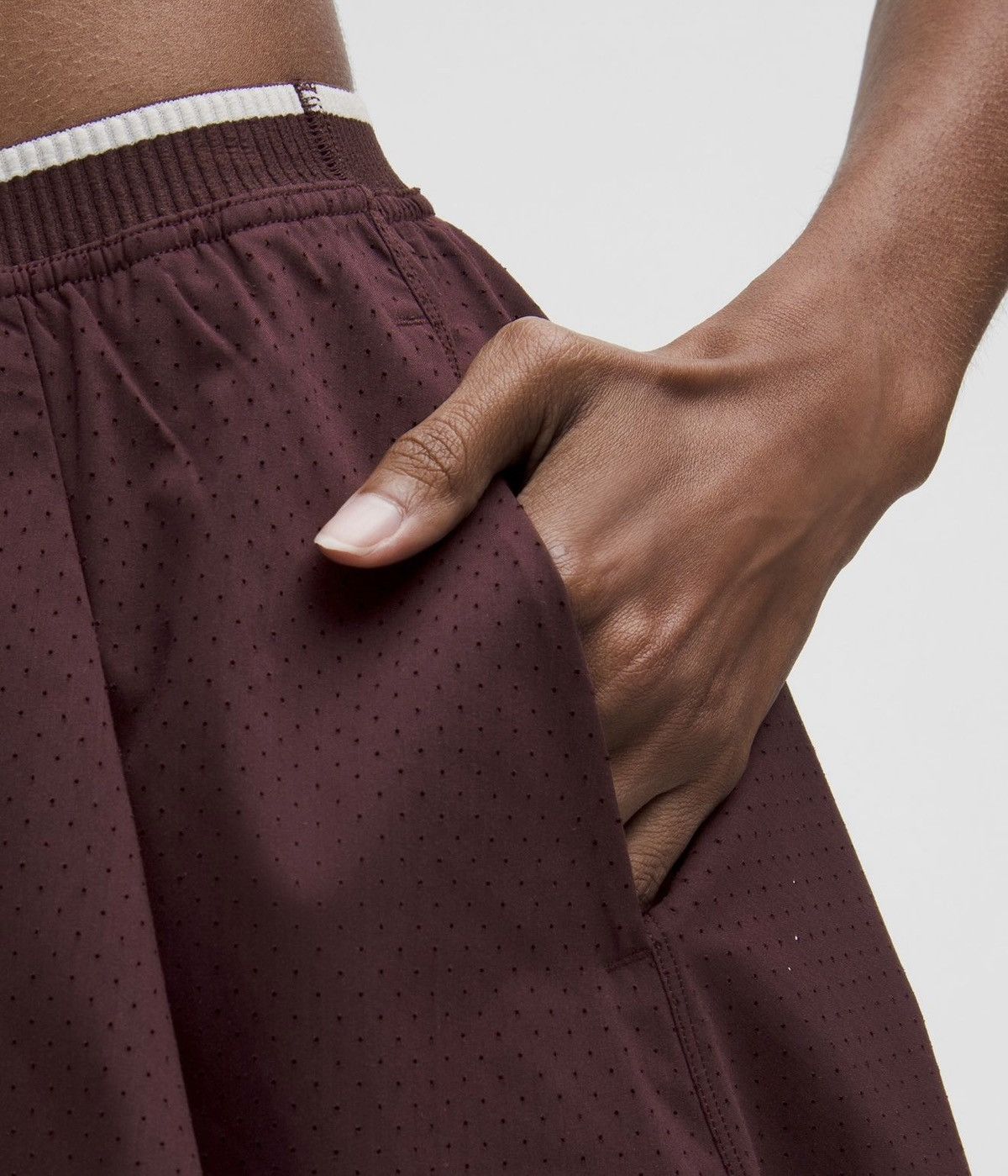 Lululemon lululemon athletica perforated narrow tennis skirt size 6 Size 28" / US 6 / IT 42 - 4 Thumbnail