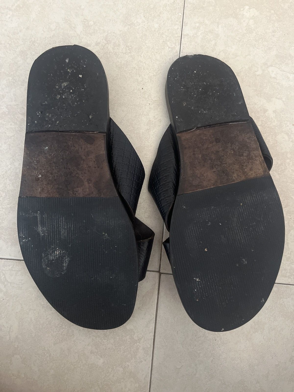 Gucci Gucci Cross Strap Leather Sandals Size US 9 / EU 42 - 2 Thumbnail