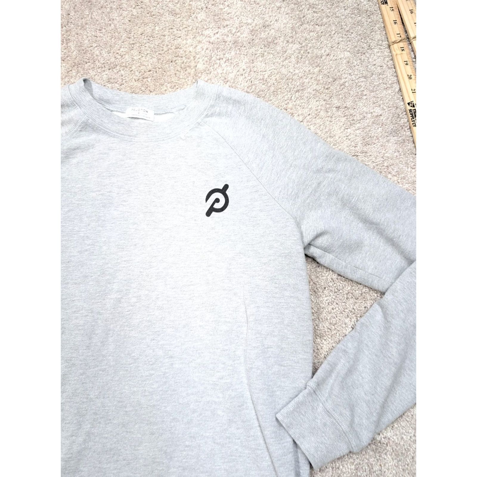 Vintage Peloton Queen Sweatshirt Mens Medium Gray Fleece Pullover Band Graphic Size US M / EU 48-50 / 2 - 3 Thumbnail