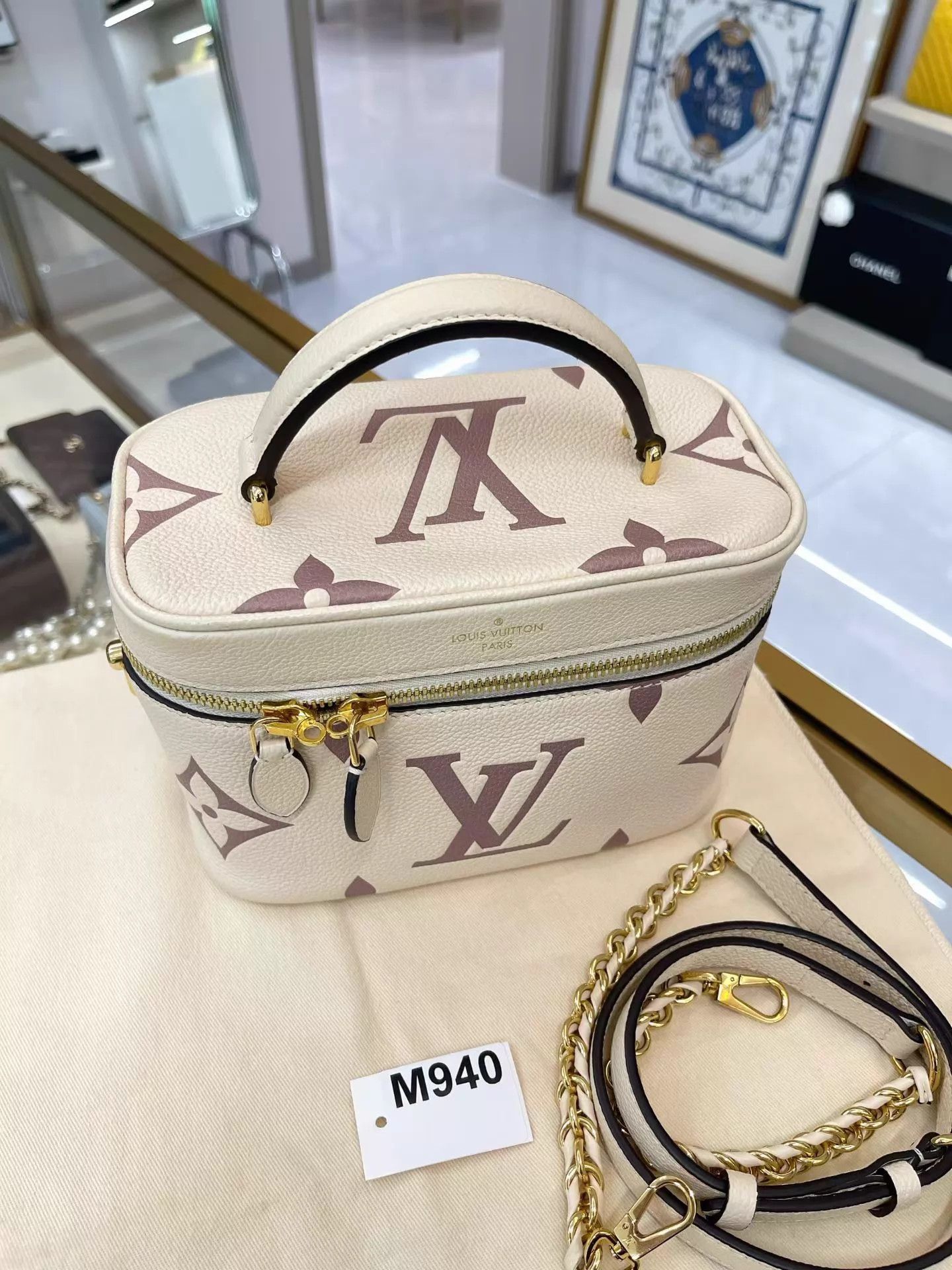 Louis Vuitton LV Vanity Cream White Leather Case Near Mint w/Dust Bag M940 Size ONE SIZE - 2 Thumbnail