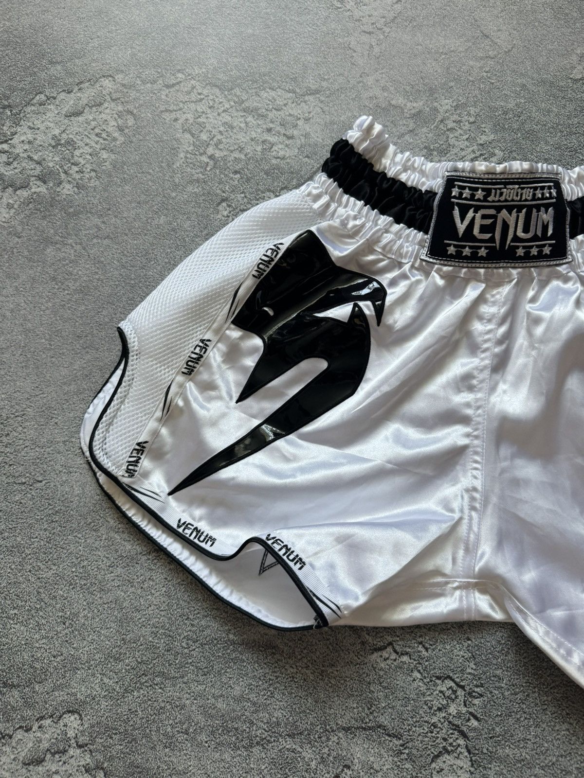 Vintage Venum M big logo shorts 🩳 kick boxing 🥊 Muay Thai karate 🥋 Size US 34 / EU 50 - 5 Thumbnail